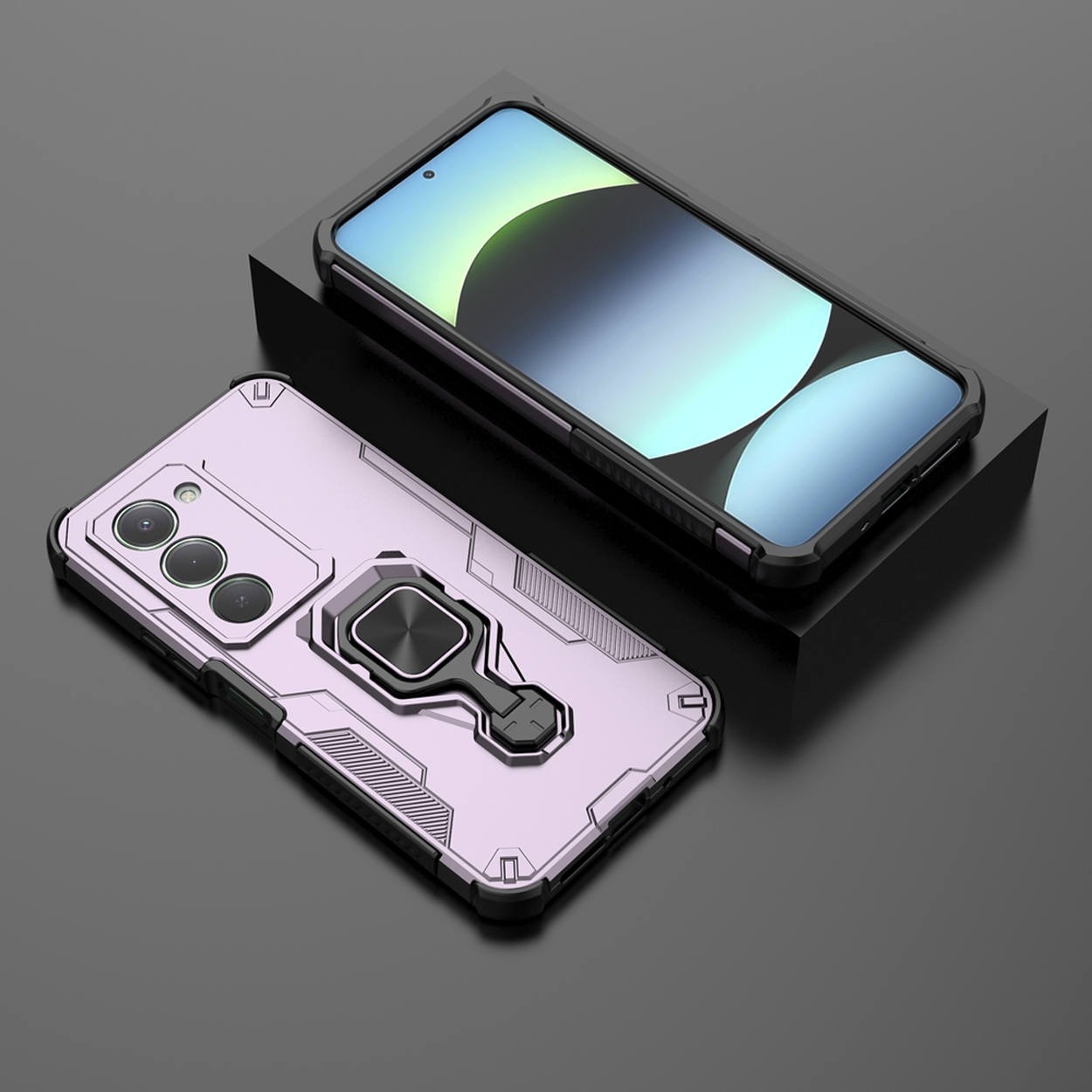 Deux smartphones avec étuis. L'un est sur un support noir. L'autre est sur une surface, les deux étuis sont roses avec des accents noirs.