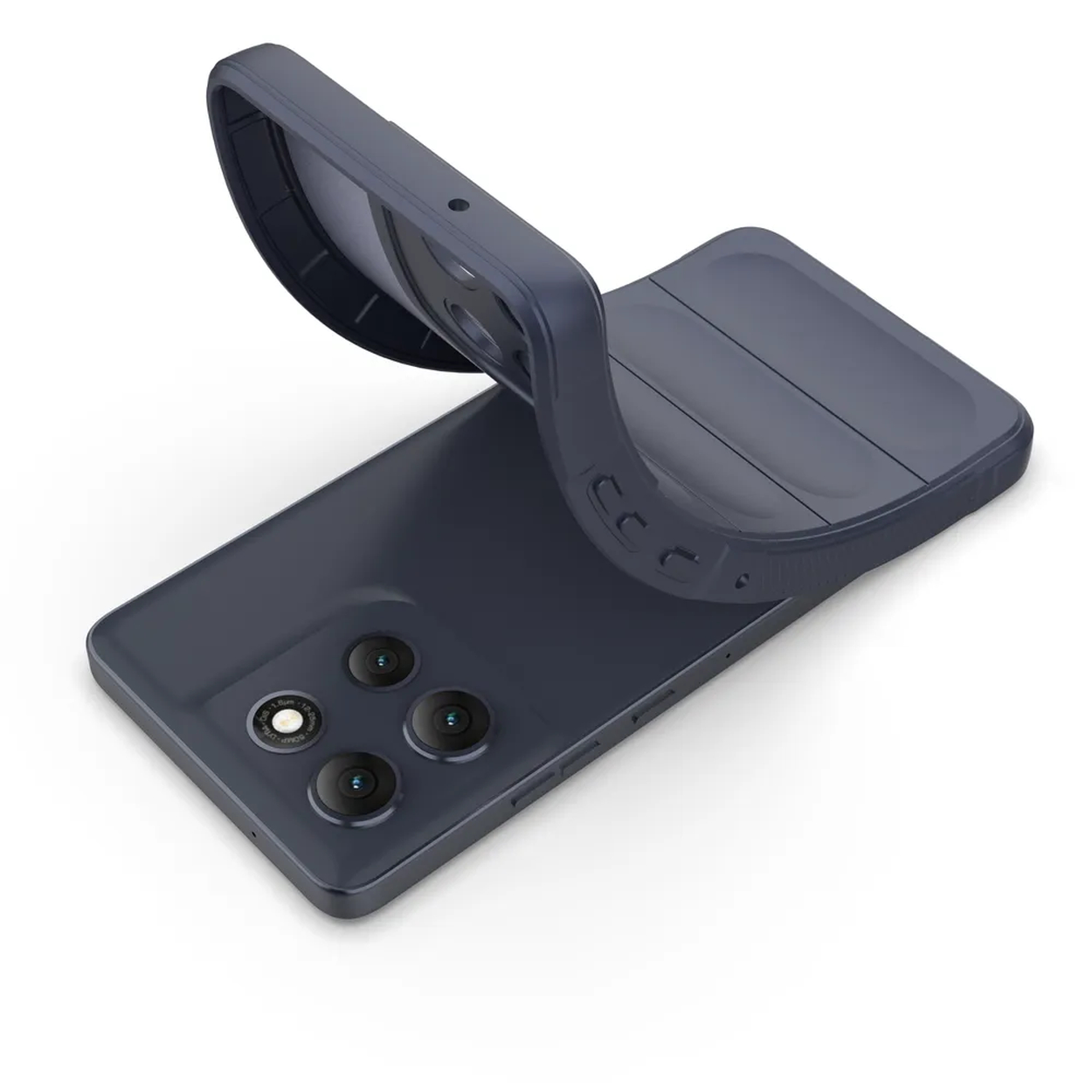 Een donkerblauwe smartphone ligt met een bijpassende hoes gedeeltelijk opgetild. Drie cameralenzen zijn zichtbaar op de achterkant van de telefoon.