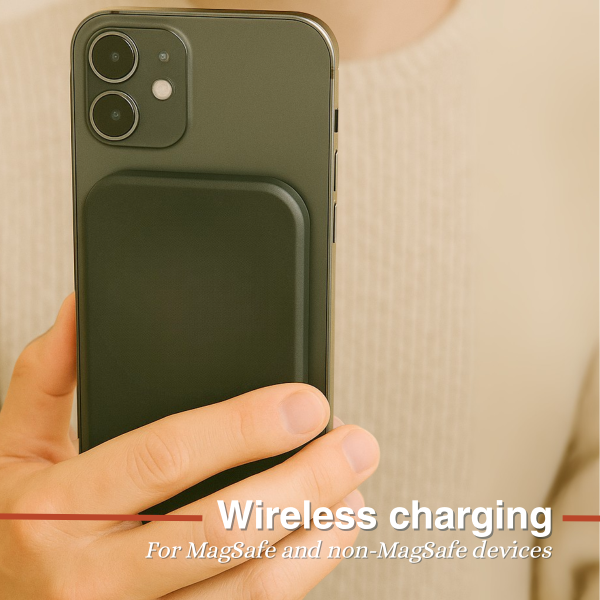 Une main tient un smartphone avec un socle de chargement sans fil noir. Le fond est un pull beige. Le texte dit chargement sans fil.