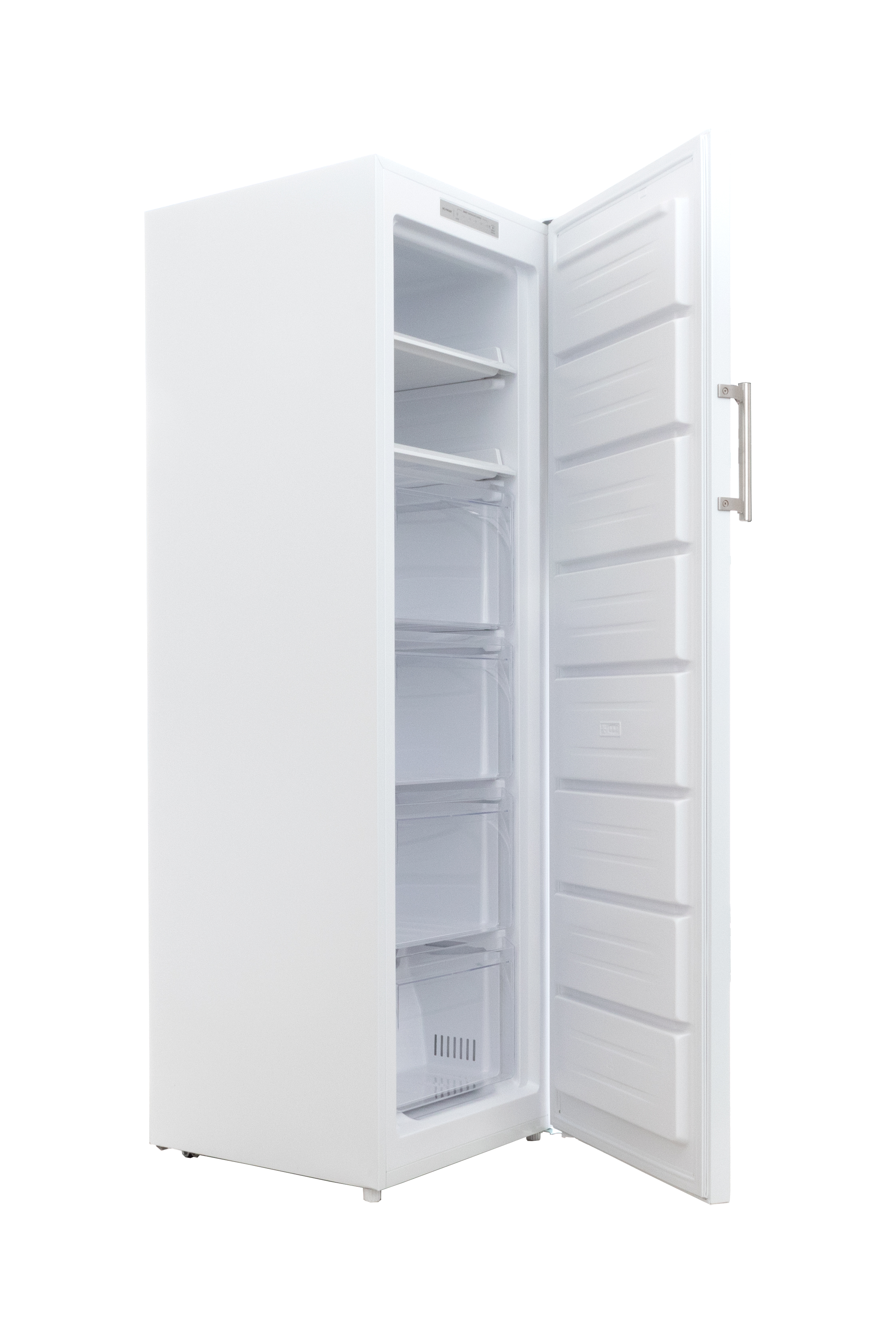 Witte vriezer met een open deur. Binnenin zijn planken en lades. Een zilveren handvat zit op de deur.