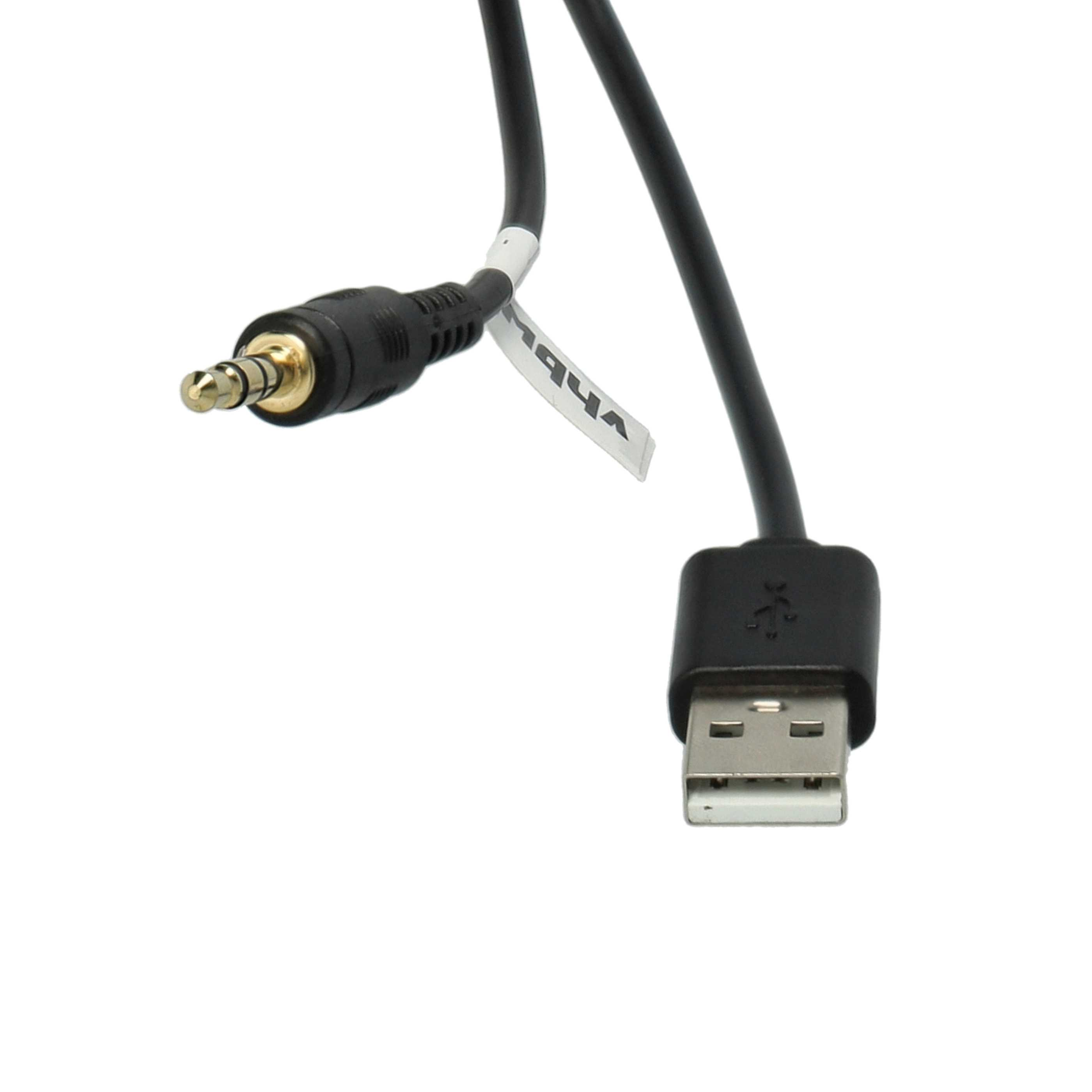 Ein schwarzes USB-Kabel mit 3,5-mm-Klinkenstecker und USB-A-Anschluss vor weißem Hintergrund. Ein Etikett ist angebracht.