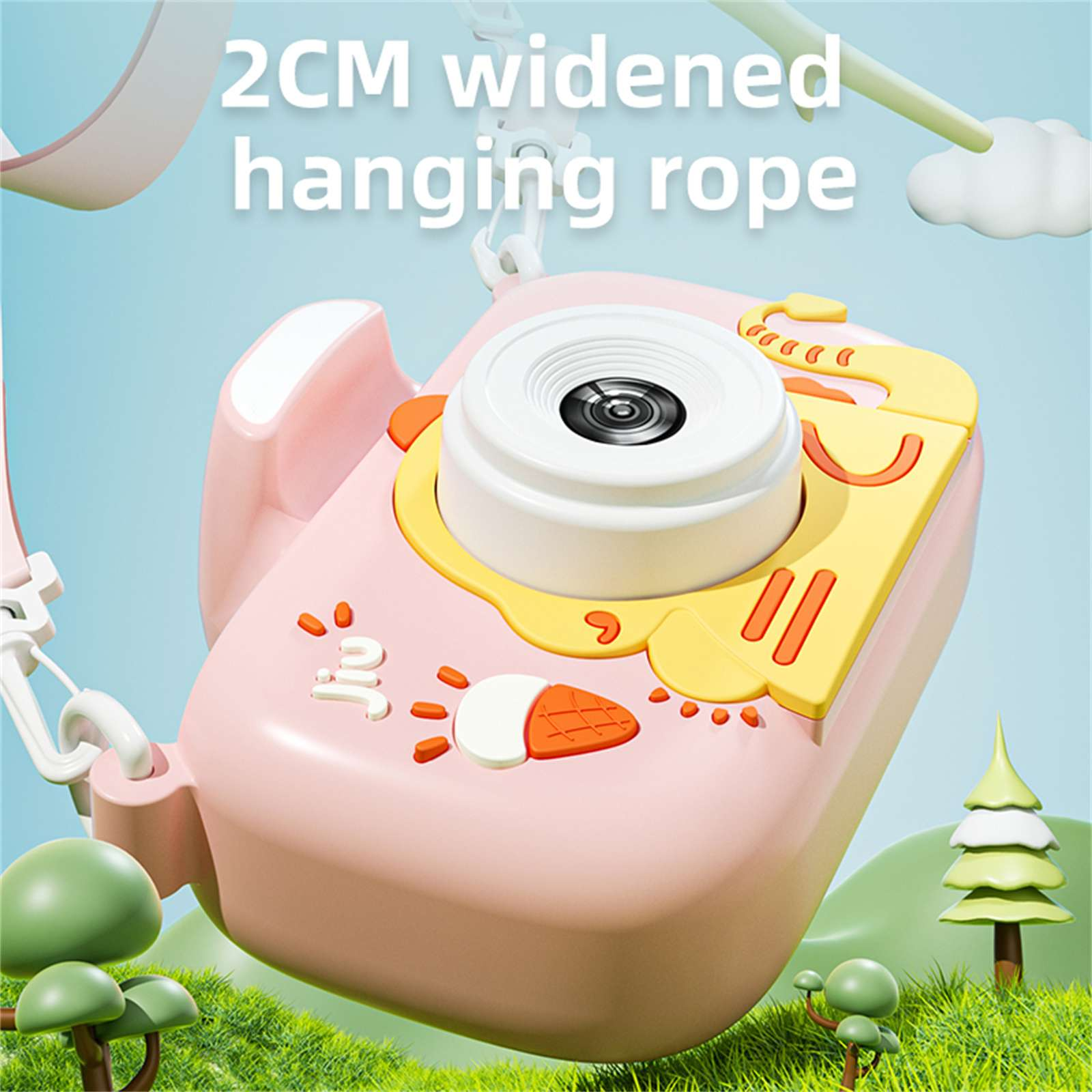 Eine rosa Spielzeugkamera mit weißem Objektiv, gelben Akzenten und einem Karottendesign. Sie hat eine Aufhängeschnur. Der Hintergrund zeigt Gras und Bäume.