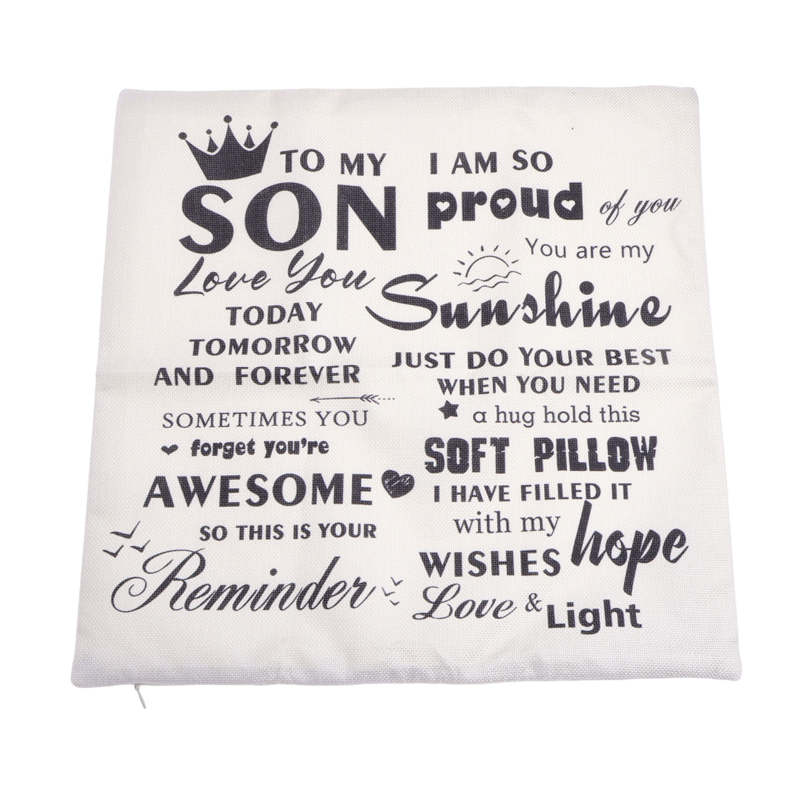 Weißes Kissen mit Text: An meinen Sohn, ich liebe dich. Weitere Texte sind: Stolz auf dich, Sonnenschein, großartig und Erinnerung.