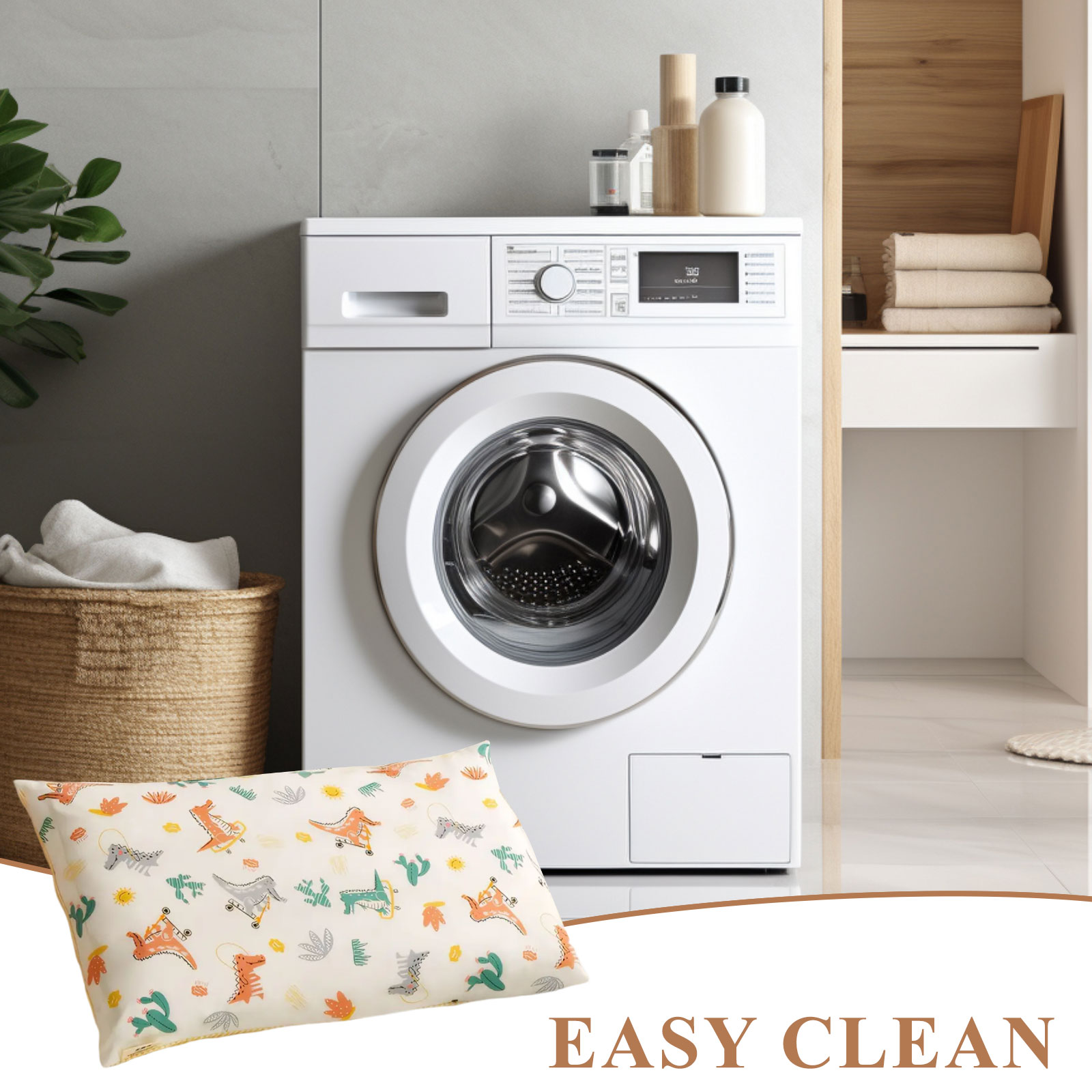 Eine weiße Waschmaschine mit einem Kissen mit Dinosauriern. Der Text 'EASY CLEAN' befindet sich unten rechts.