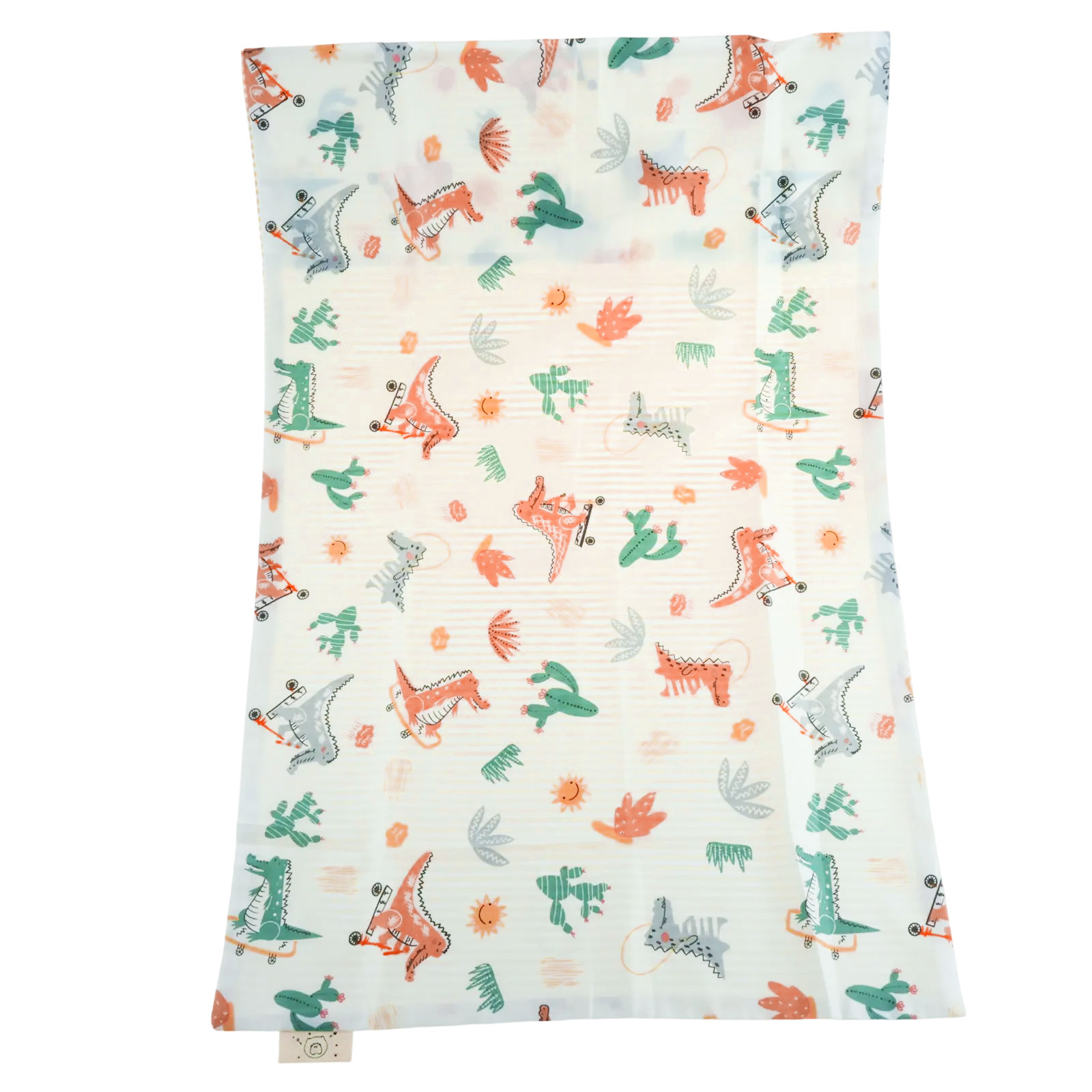 Weißer Stoff mit sich wiederholenden Mustern von Dinosauriern, Kakteen, Sonnen und Blättern in Orange, Grün und Grau.