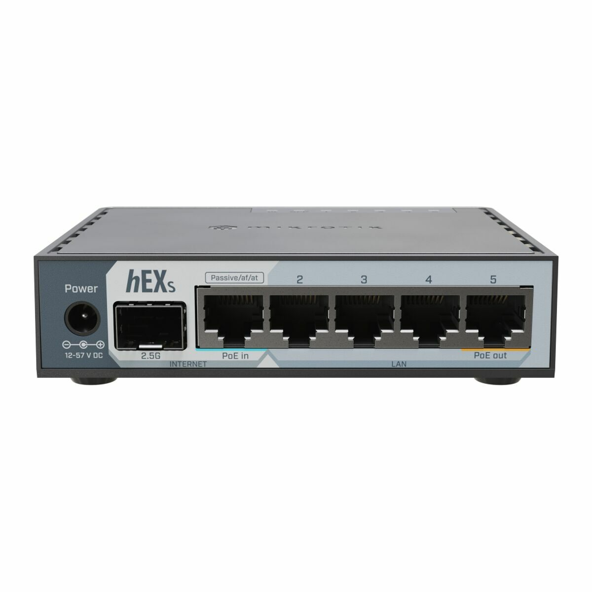 Un router di rete grigio con porte nere, etichettato con alimentazione, internet e LAN. Porte numerate 2-5. Il dispositivo ha un'etichetta 'hEXs'.
