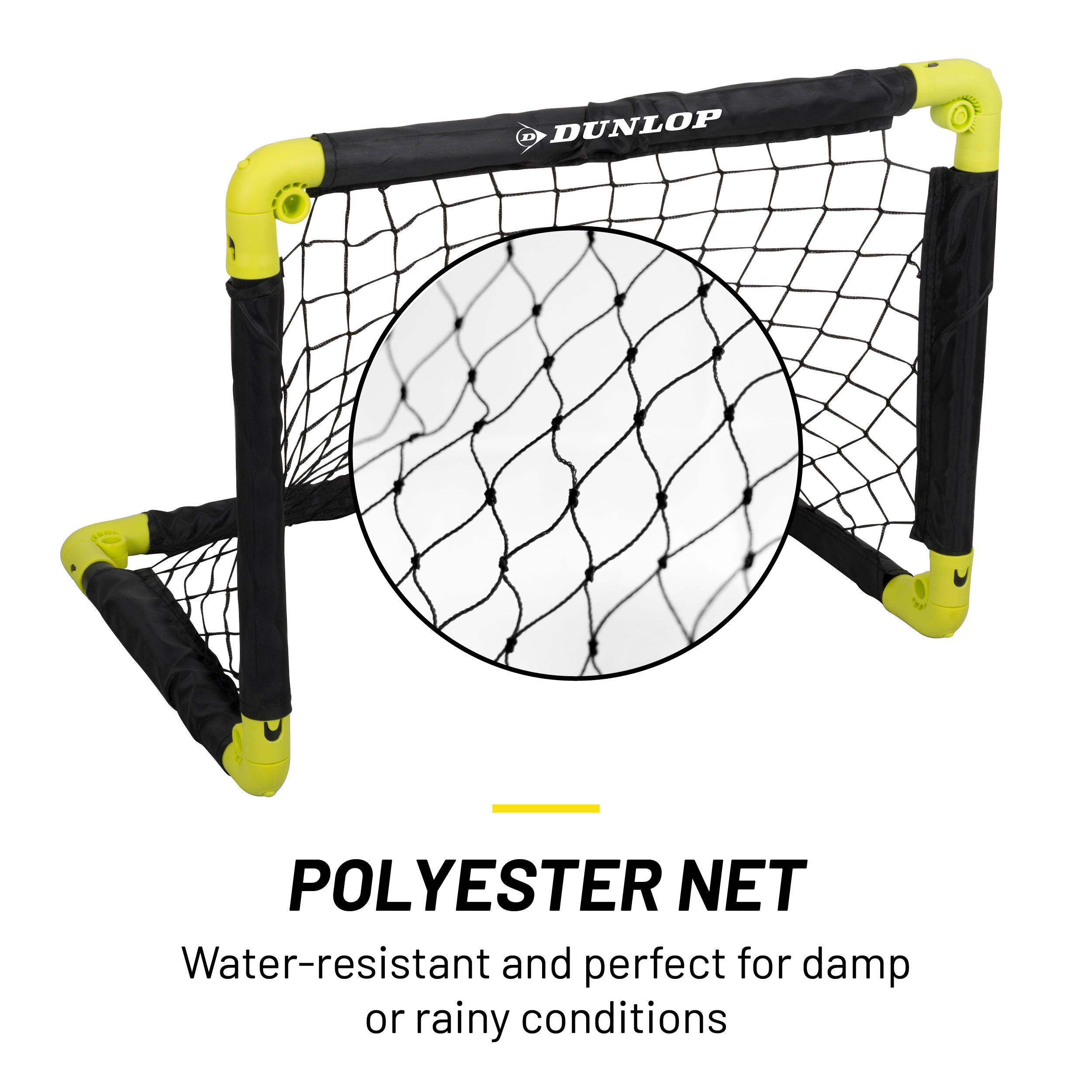 Een klein voetbaldoel met zwart net en geel frame. Het Dunlop-logo staat bovenaan.