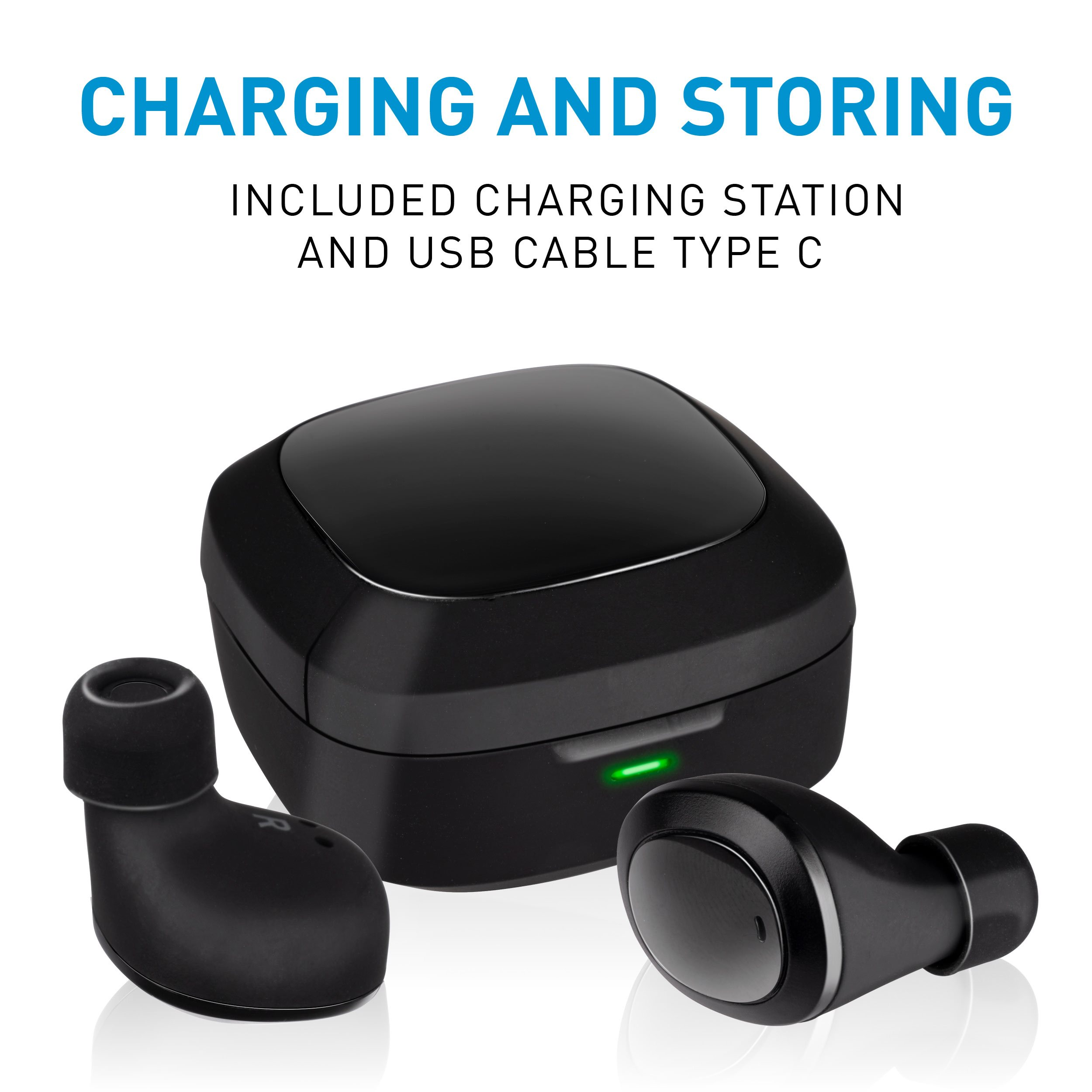 Zwarte oortelefoons, oplaadcase en tekst over oplaadstation en USB-kabel Type C. Geïsoleerd op witte achtergrond.