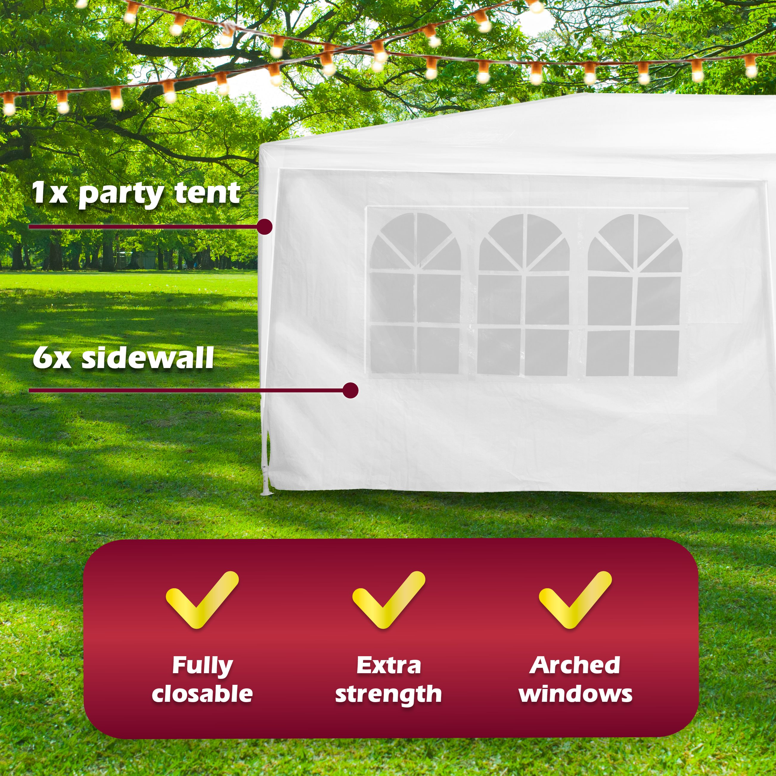 Een witte partytent op groen gras. De tent heeft gewelfde ramen. Het is in een park met bomen en lichtslingers.
