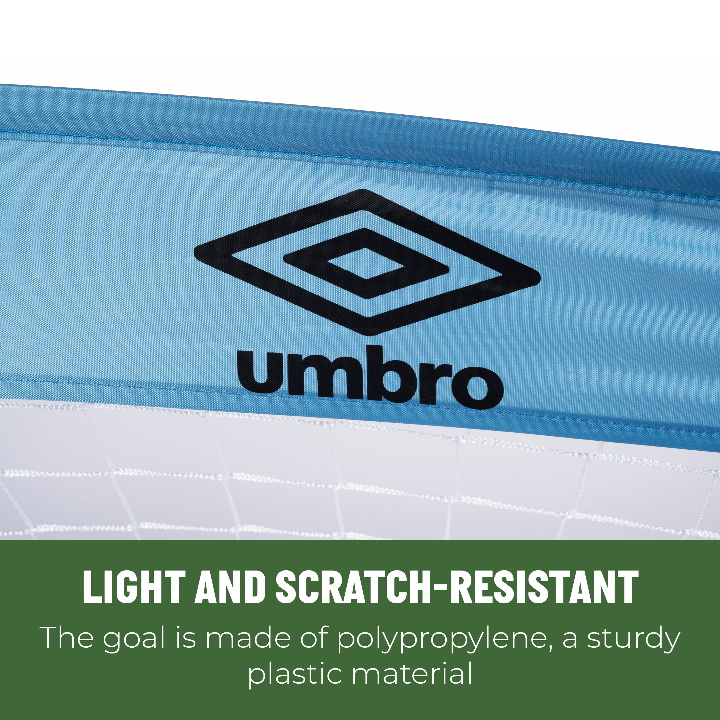 Imagen de portería de fútbol con el logo Umbro. El texto dice 'LIGERO Y RESISTENTE A LOS ARAÑAZOS'.