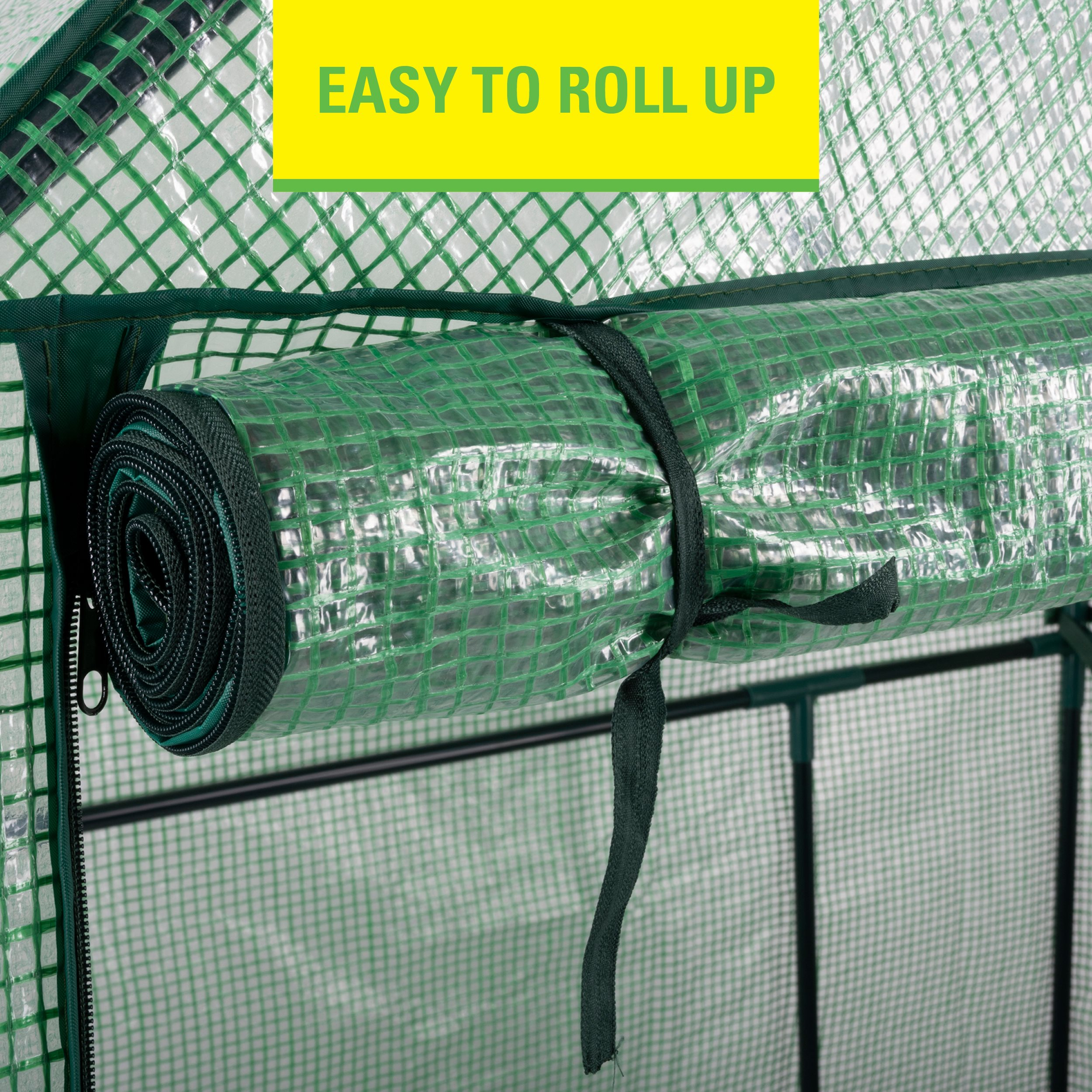 Een opgerold groen gaasvel wordt vastgezet met een riem in een groene kas, waarop 'EASY TO ROLL UP' staat.