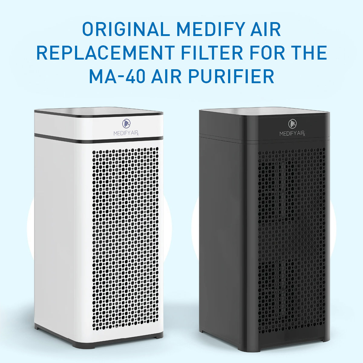 Twee luchtreinigers, wit en zwart, naast elkaar. Bovenstaande tekst luidt: ORIGINAL MEDIFY AIR REPLACEMENT FILTER FOR THE MA-40 AIR PURIFIER.