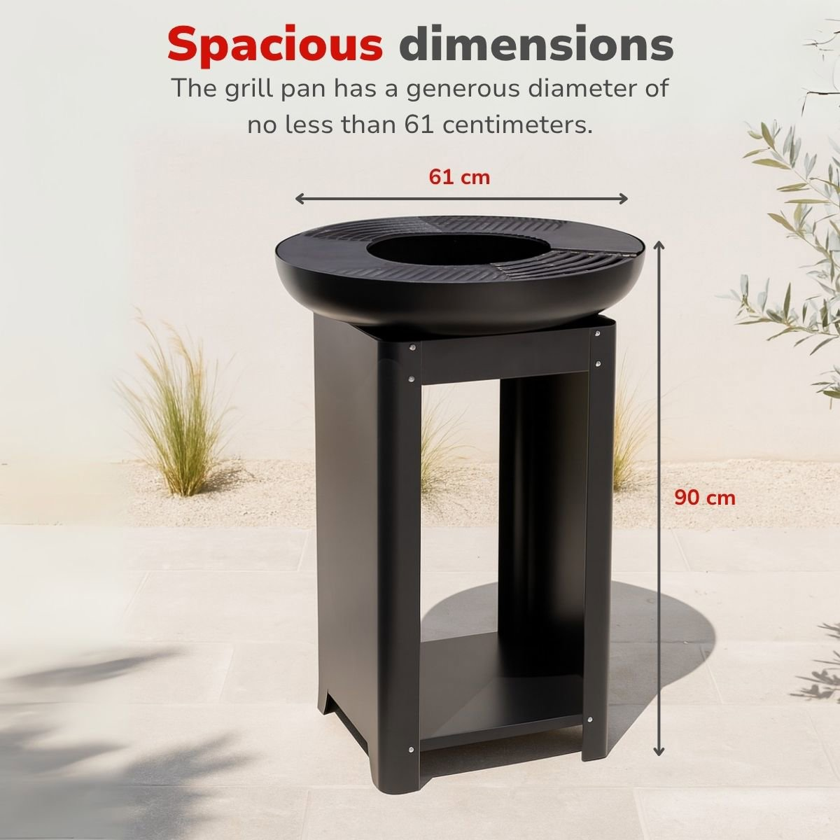 Gril extérieur noir avec un grand dessus et un support. Les dimensions sont de 61 cm de large et 90 cm de haut.