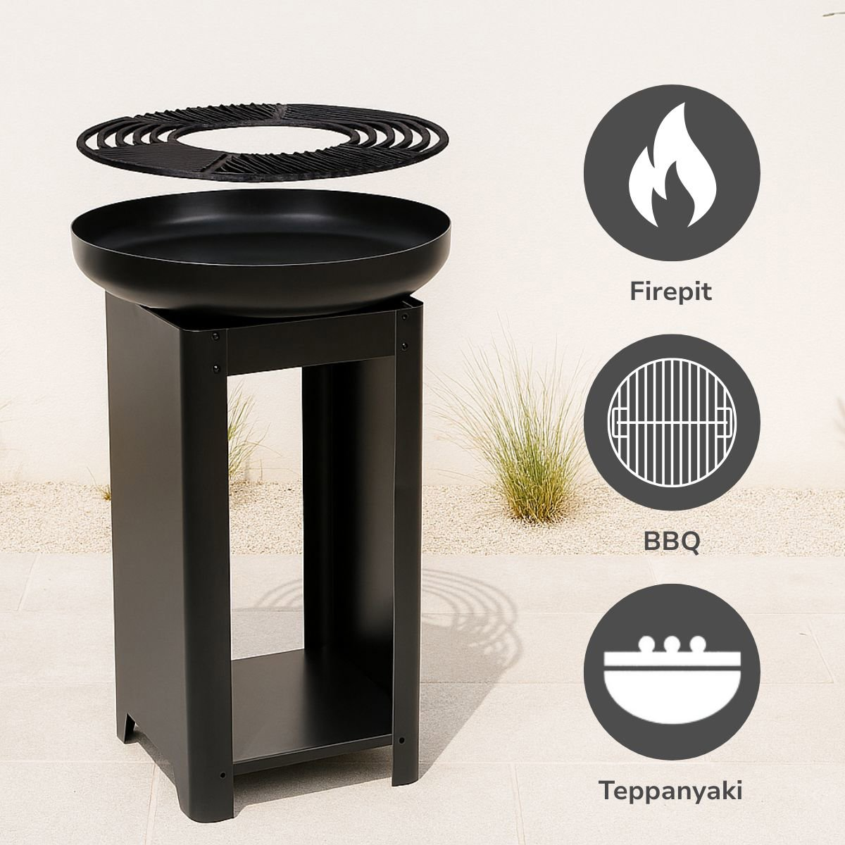 Foyer noir avec options grill et teppanyaki. Le foyer est sur un support noir, avec un design moderne et trois icônes.