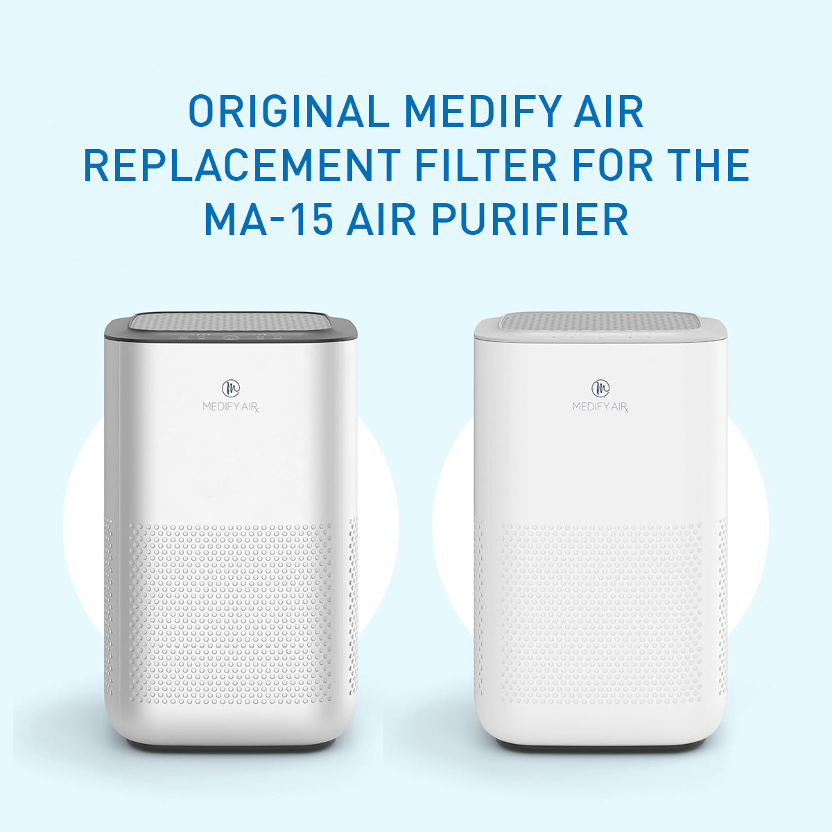 Zwei weiße Luftreiniger auf hellblauem Hintergrund. Der Text oben lautet 'Original Medify Air Ersatzfilter' für den MA-15 Luftreiniger.