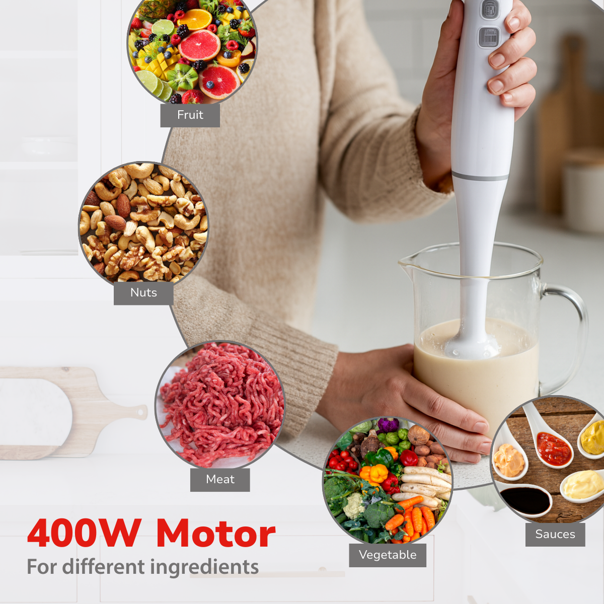 Een persoon die ingrediënten mengt met een witte staafmixer. Fruit, noten, vlees, groenten en sauzen worden rond de blender weergegeven.