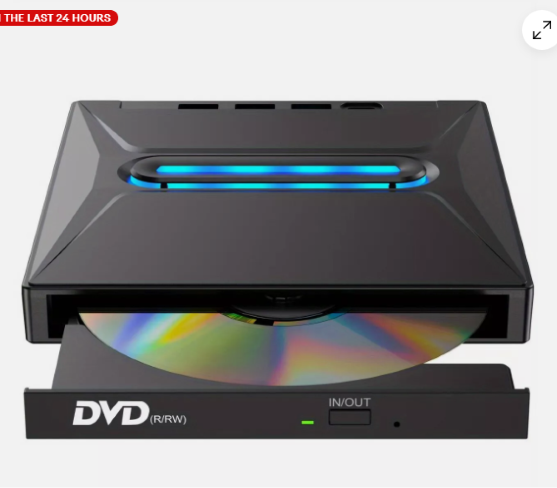 Ein schwarzer DVD-Player mit geöffnetem Fach. Eine Disc ist darin. Es hat ein blaues Licht oben und DVD (R/RW) steht darauf.