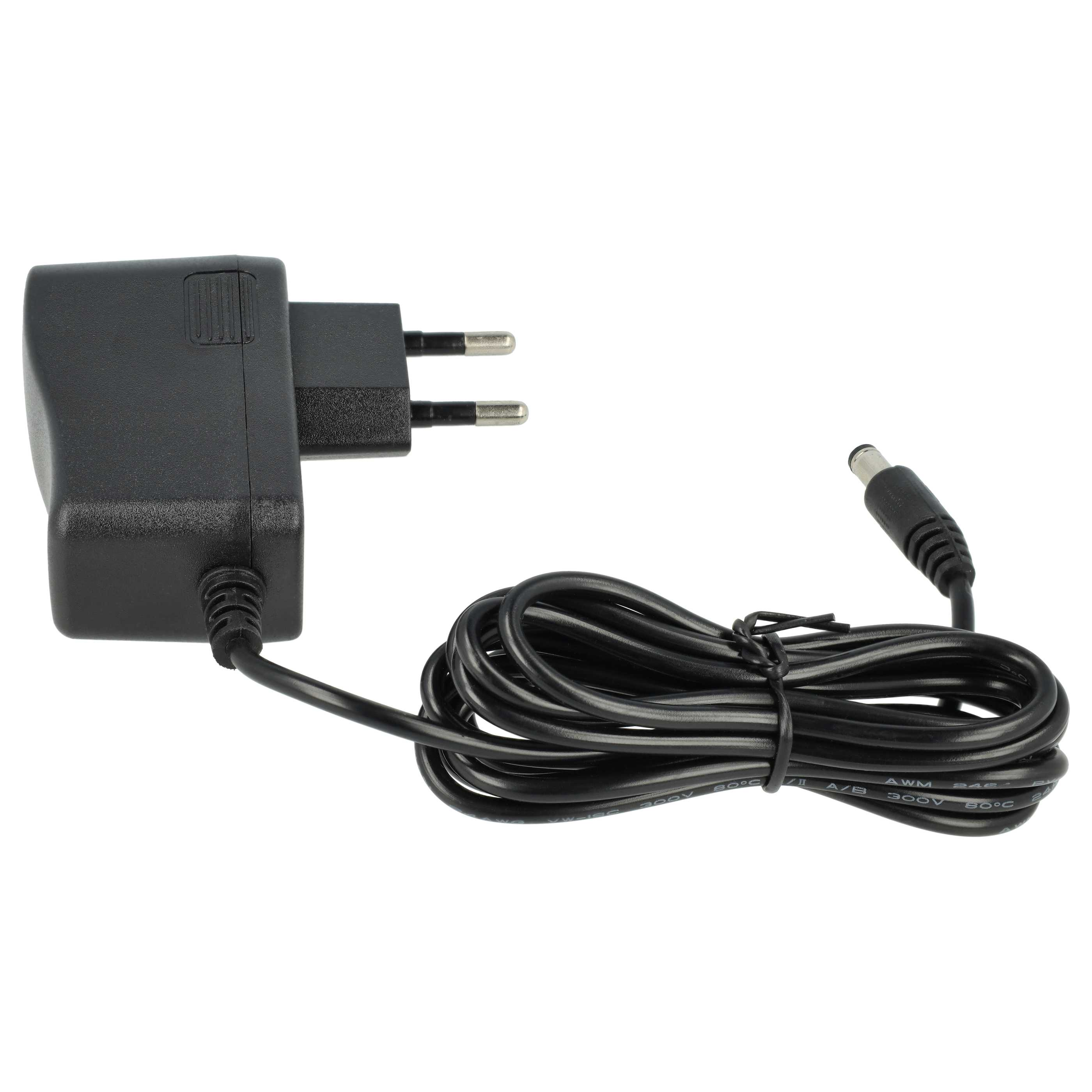 Ein schwarzes Netzteil mit Stecker und schwarzem Kabel auf weißem Hintergrund.