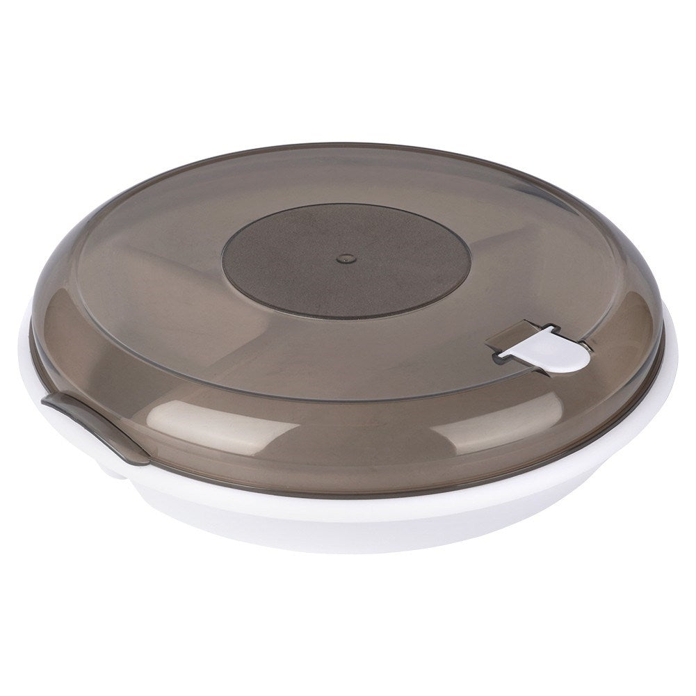 Un recipiente de plástico blanco y transparente con tapa gris oscuro, forma redonda. La tapa tiene un pestillo blanco.