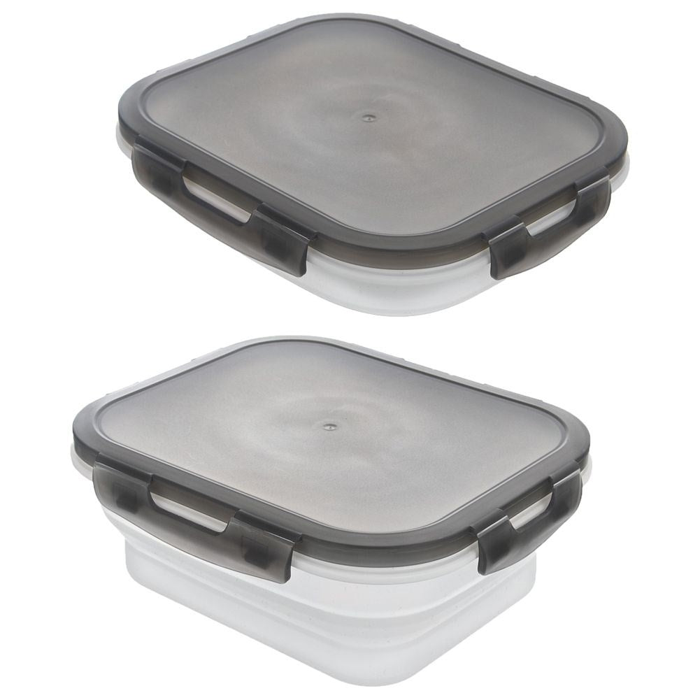 Dos recipientes rectangulares para alimentos con tapas grises y asas negras. El recipiente inferior está parcialmente plegado.
