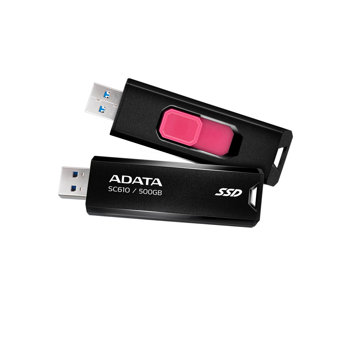 Dwa czarne dyski USB SSD ADATA. Jeden skierowany w górę z różowym akcentem, drugi poniżej z białym tekstem: ADATA SC610 / 500GB, SSD.