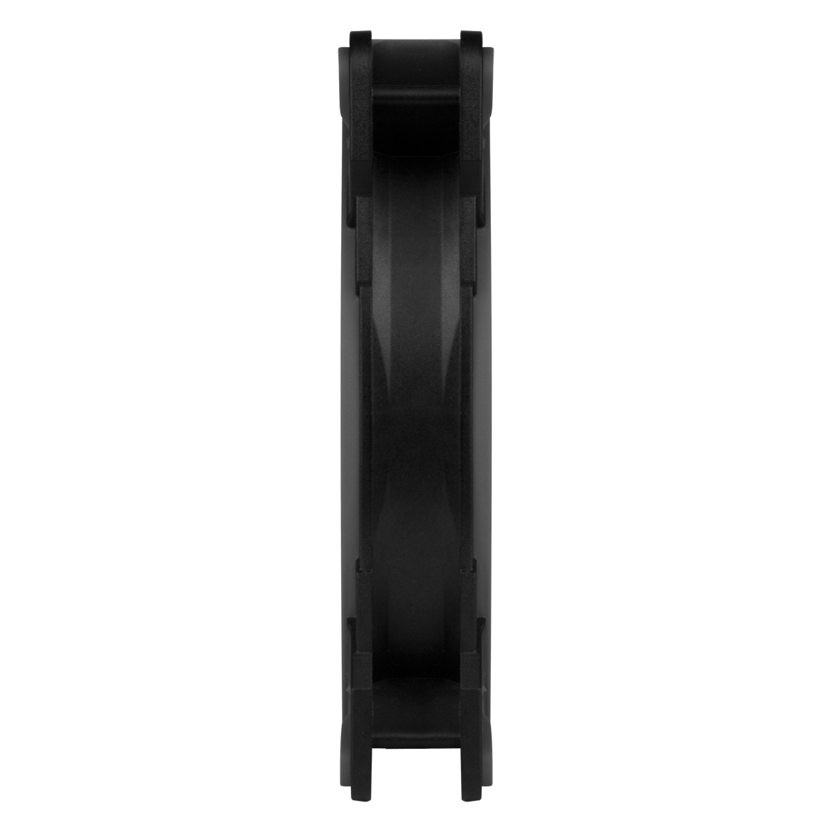 Ein schwarzer Computerlüfter, von der Seite gesehen, vor weißem Hintergrund. Der Lüfter hat ein kreisförmiges Design mit einer Reihe von Blättern.