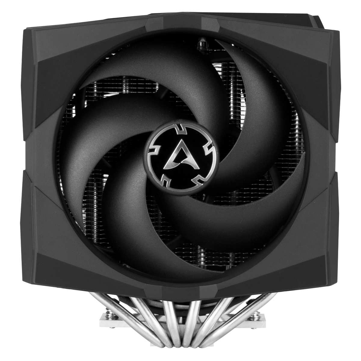 Dissipatore CPU nero con ventola grande. Logo argentato al centro con tre pale. Dissipatore e base in metallo.