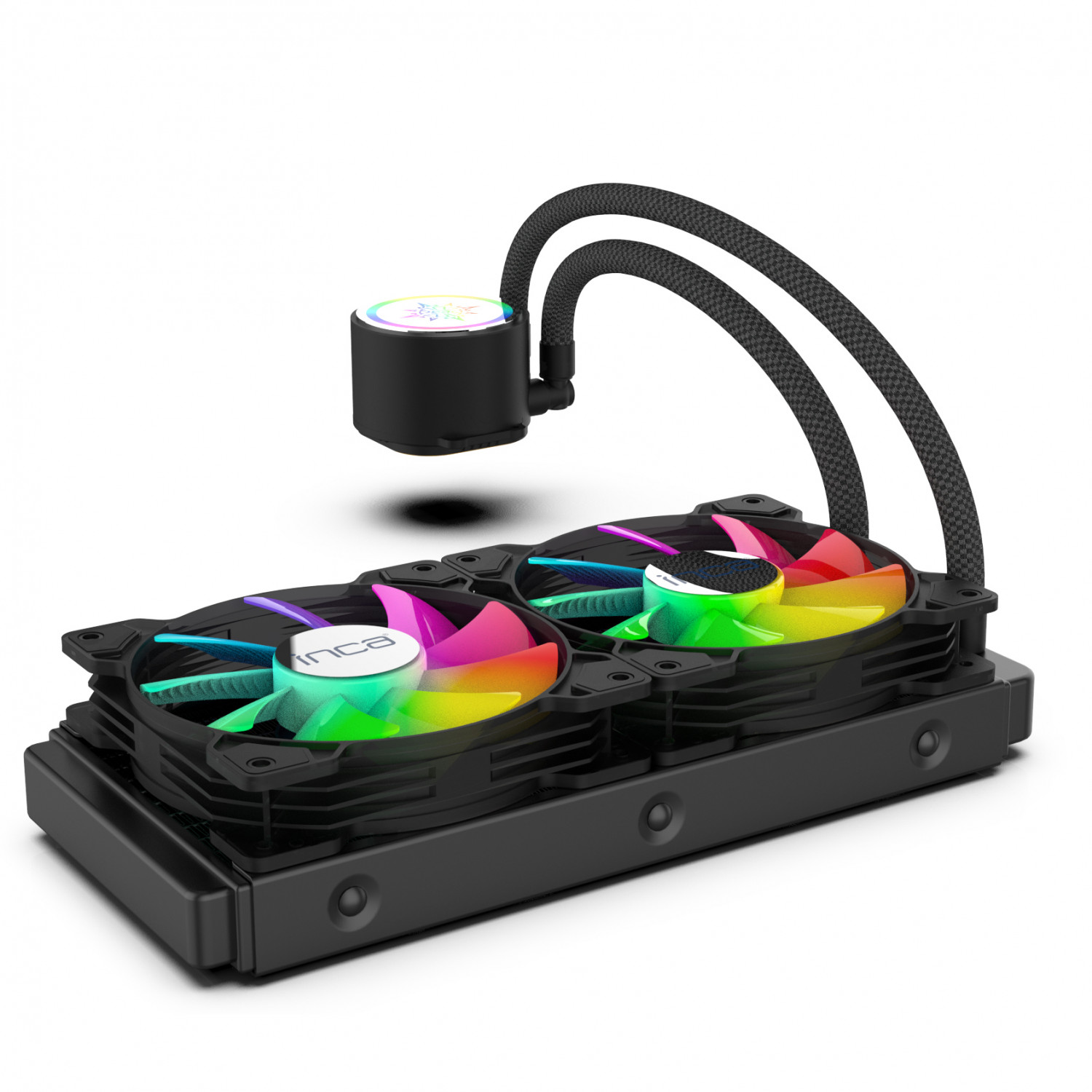 Un dissipatore a liquido nero con due ventole e una pompa. Le ventole hanno pale arcobaleno e il logo Inca. La pompa è in cima.