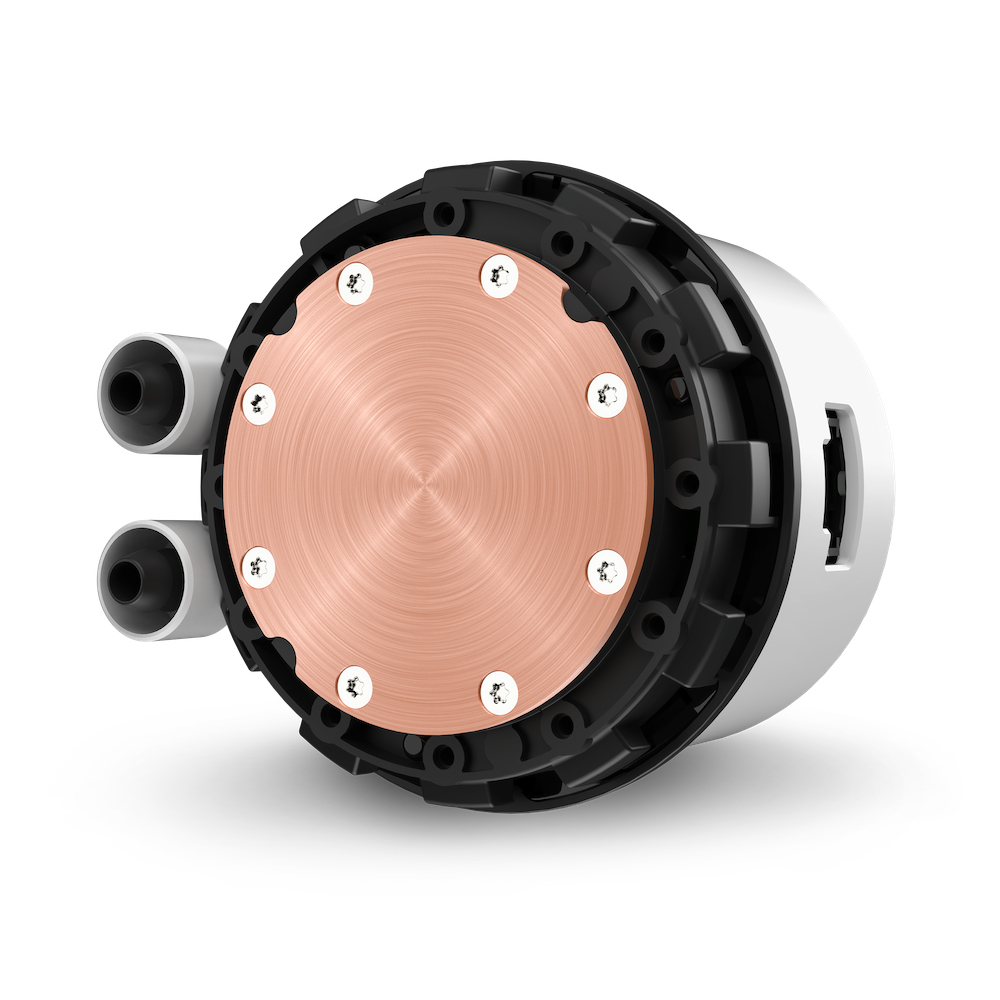 Un dissipatore a liquido per CPU. Ha una base in rame, un anello di plastica nero e un alloggiamento bianco. Sono visibili due tubi neri e viti argentate.