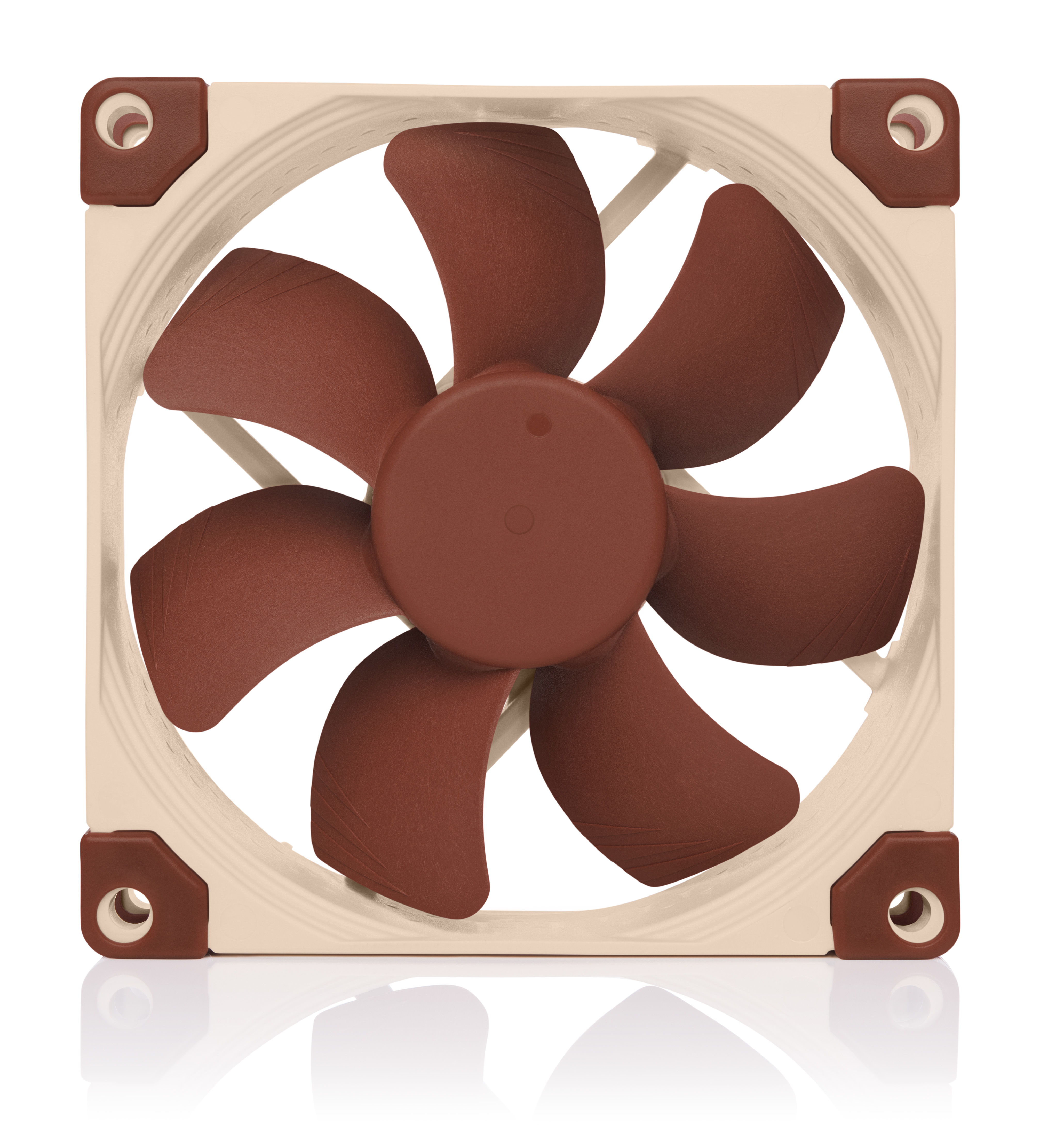 Una ventola per computer marrone e beige. Ha sette pale marroni e una cornice beige, con sfondo bianco.