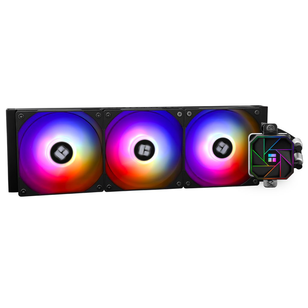 Dissipatore a liquido per computer con tre ventole che mostrano colori arcobaleno e una testina quadrata con illuminazione RGB.