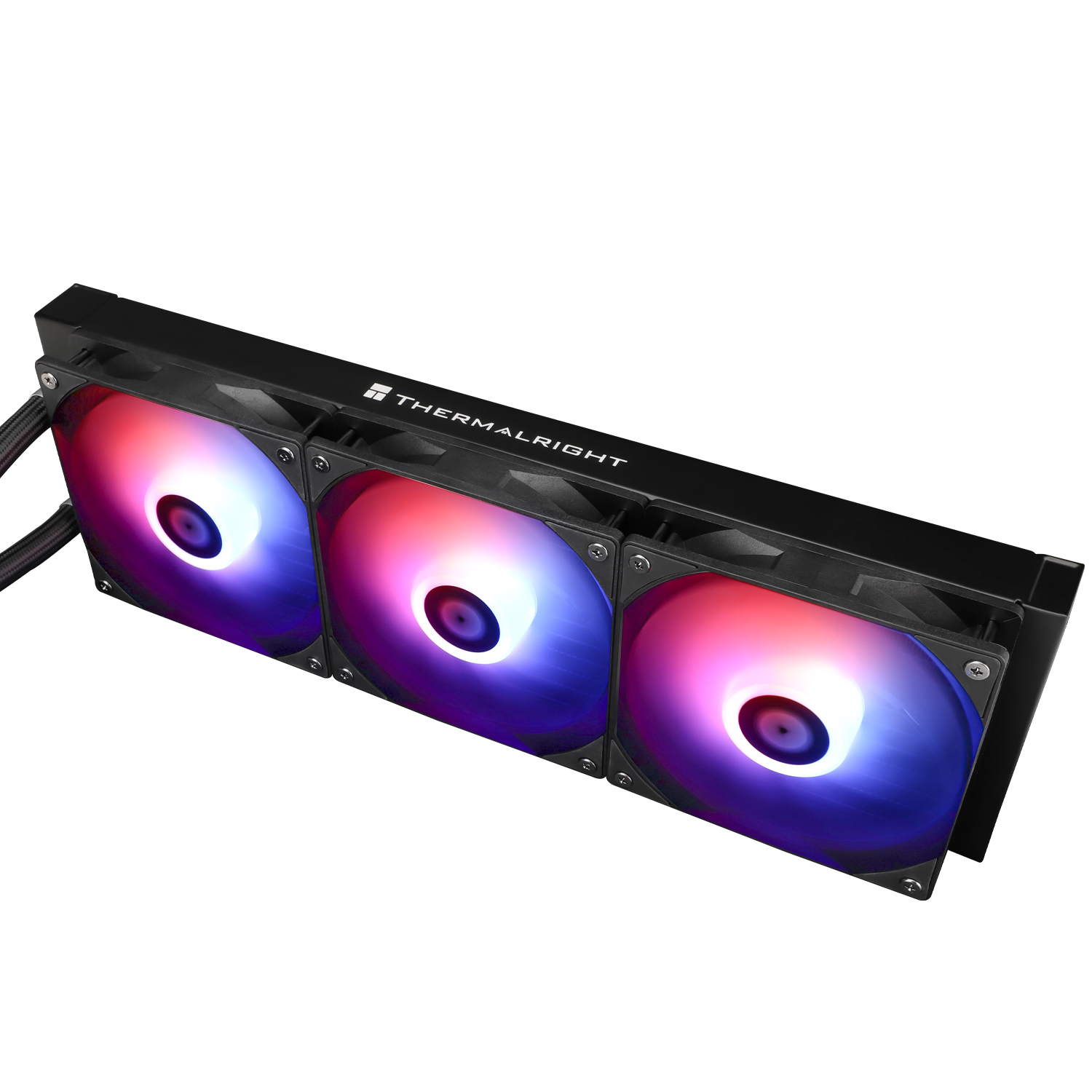 Un dissipatore CPU Thermaltake nero con tre ventole RGB. Le ventole mostrano luci blu, rosa e bianche. Lo sfondo è bianco.