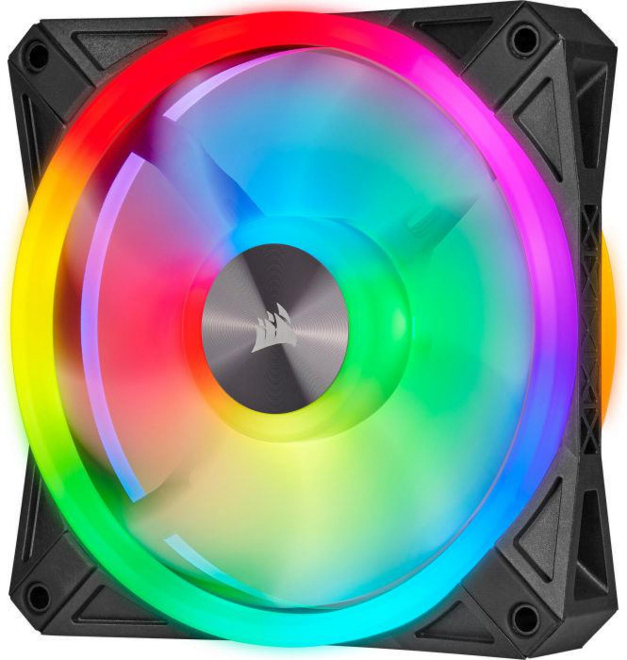 Una ventola per computer con luci a LED colorate. Le pale della ventola sono visibili all'interno di una cornice quadrata nera, illuminate con una sfumatura arcobaleno.