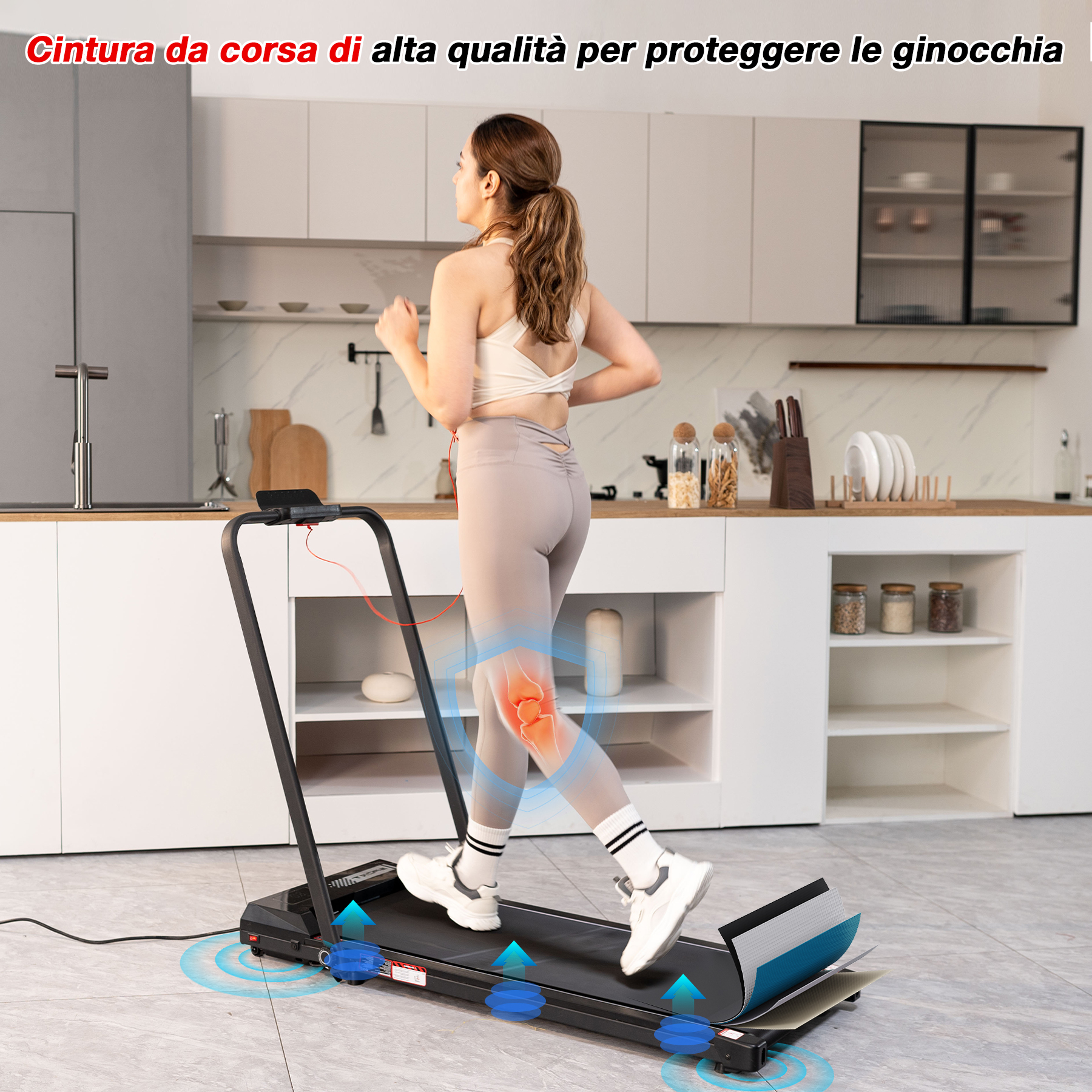 Una donna corre su un tapis roulant in cucina. L'immagine mette in evidenza le sue ginocchia. Il testo in alto dice 'Cintura da corsa per proteggere le ginocchia'.