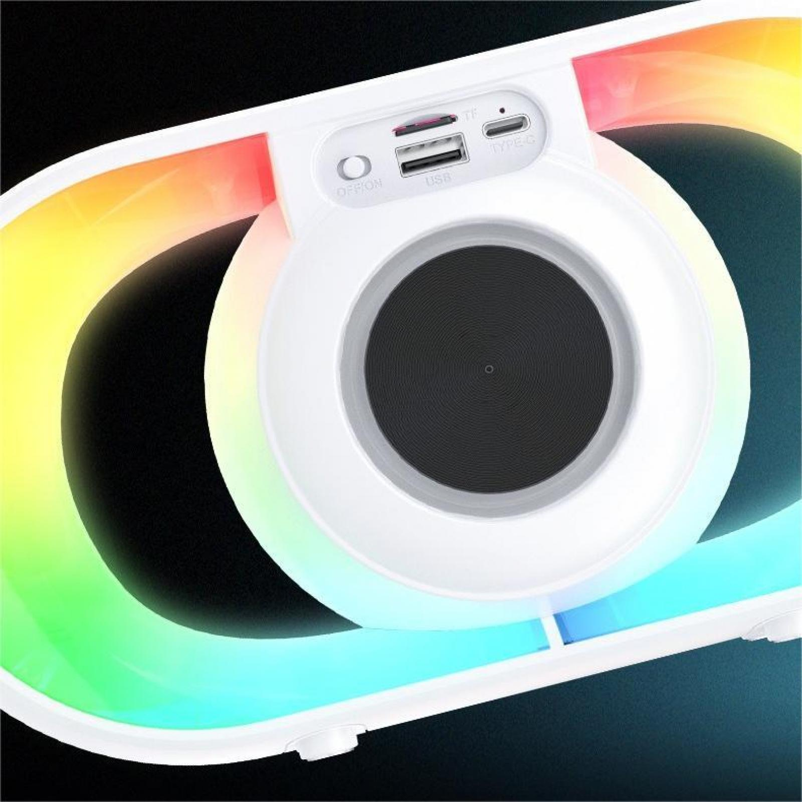 Ein weißer Lautsprecher mit schwarzem Zentrum, umgeben von Regenbogenlicht. Er hat USB-, TF- und Typ-C-Anschlüsse.