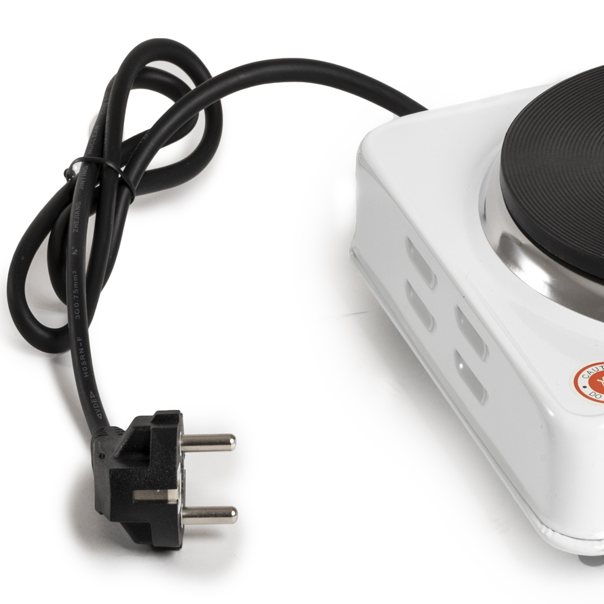 Biała elektryczna płyta grzejna z czarnym palnikiem i czarnym przewodem zasilającym z wtyczką na białej powierzchni.