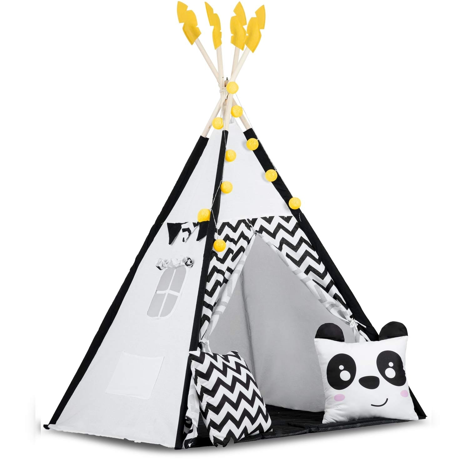 Una tienda de campaña tipi blanca con ribetes negros, decorada con patrones en zigzag. Incluye almohadas de panda y zigzag, y luces decorativas amarillas.