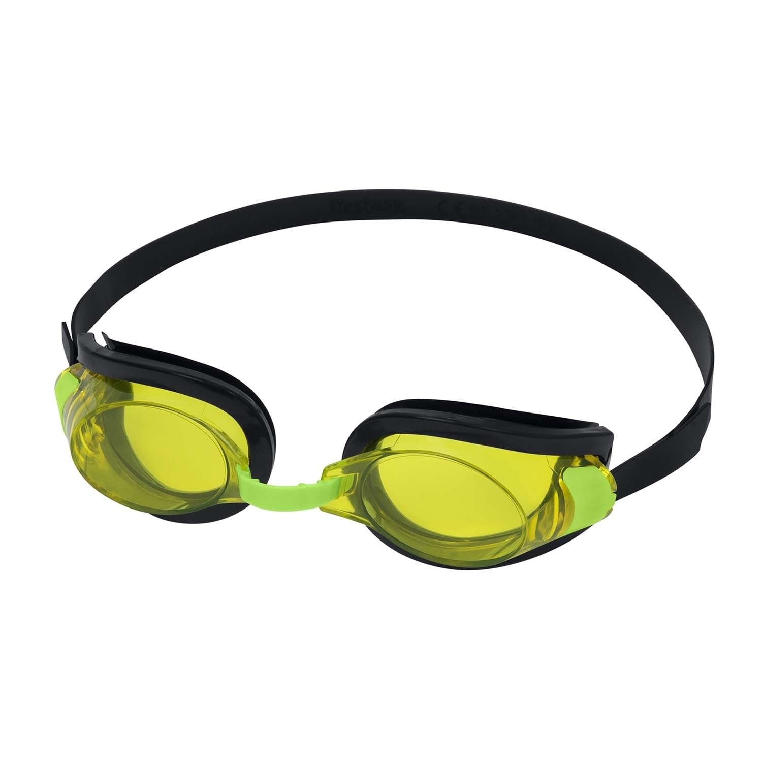 Gafas de natación con lentes amarillas, montura y correa negras, puente nasal verde, aisladas sobre fondo blanco.