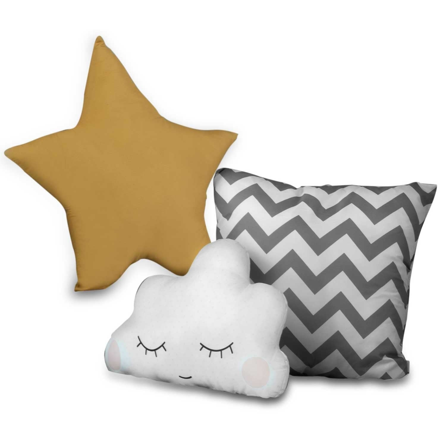 Tres almohadas decorativas: una estrella mostaza, una nube blanca con ojos cerrados y una almohada cuadrada con patrón de chevron gris y blanco.