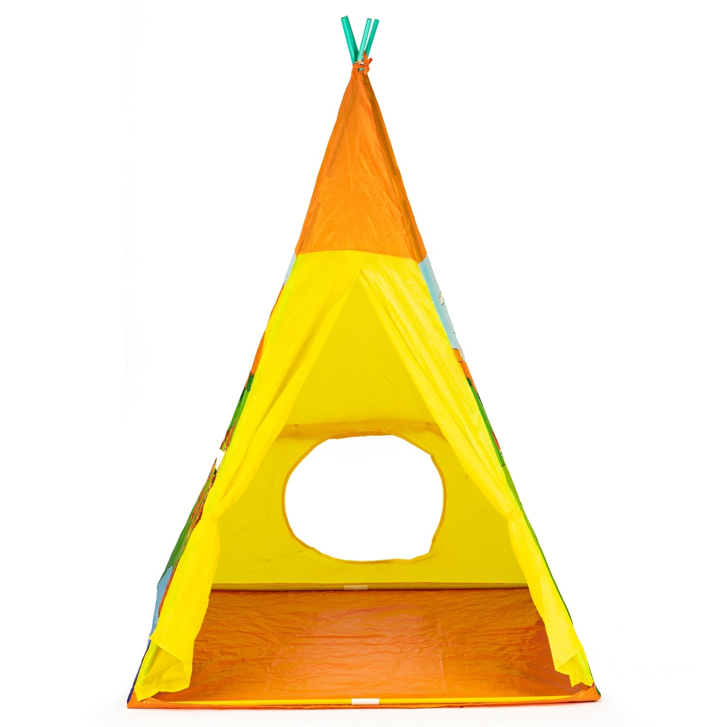 Una colorida tienda de campaña tipi, con paneles naranjas y amarillos. Tiene una abertura circular y palos verdes en la parte superior. El fondo es blanco.