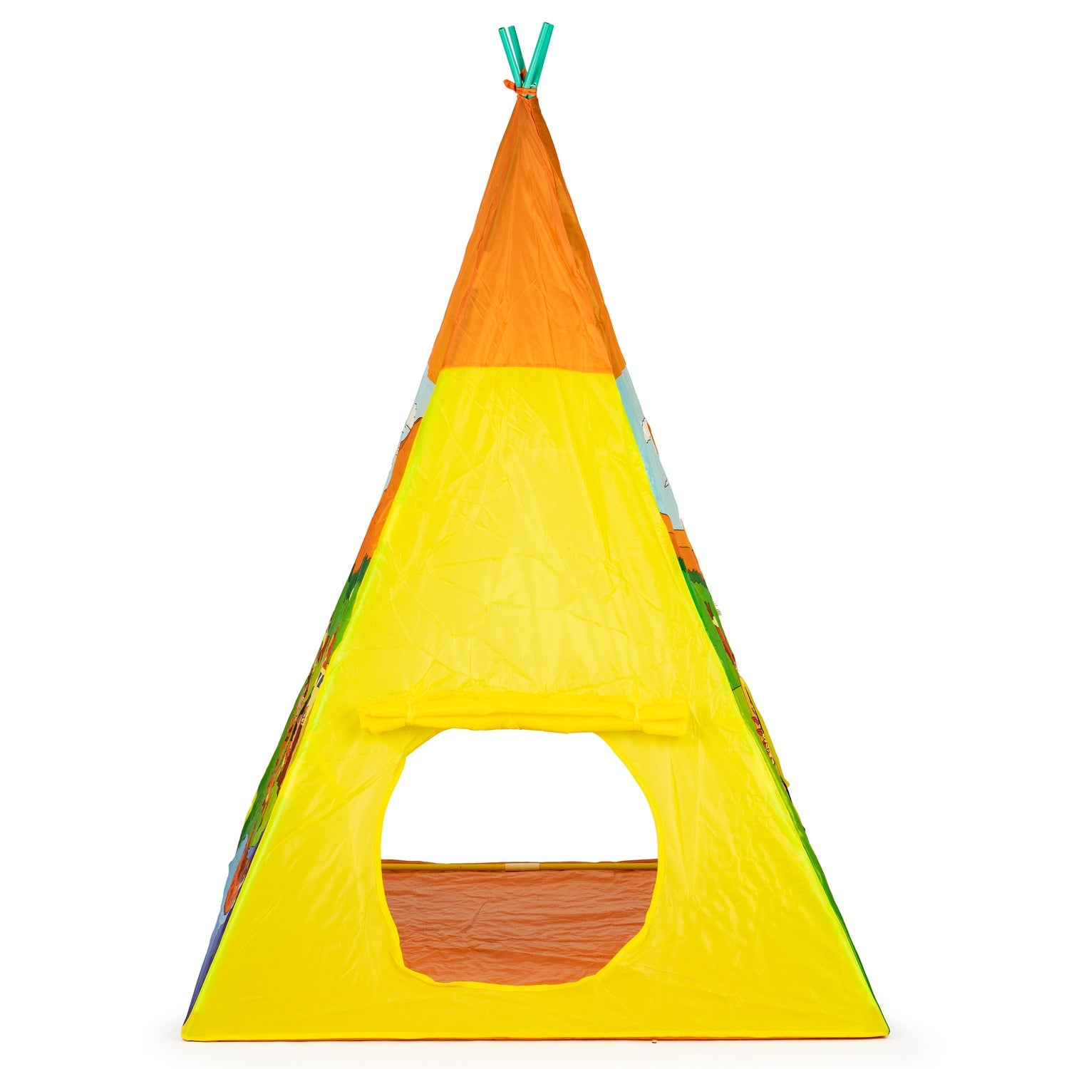 Una tienda de campaña tipi amarilla, naranja y verde con una abertura redonda. La tienda está sobre un fondo blanco. La parte superior tiene palos verdes.