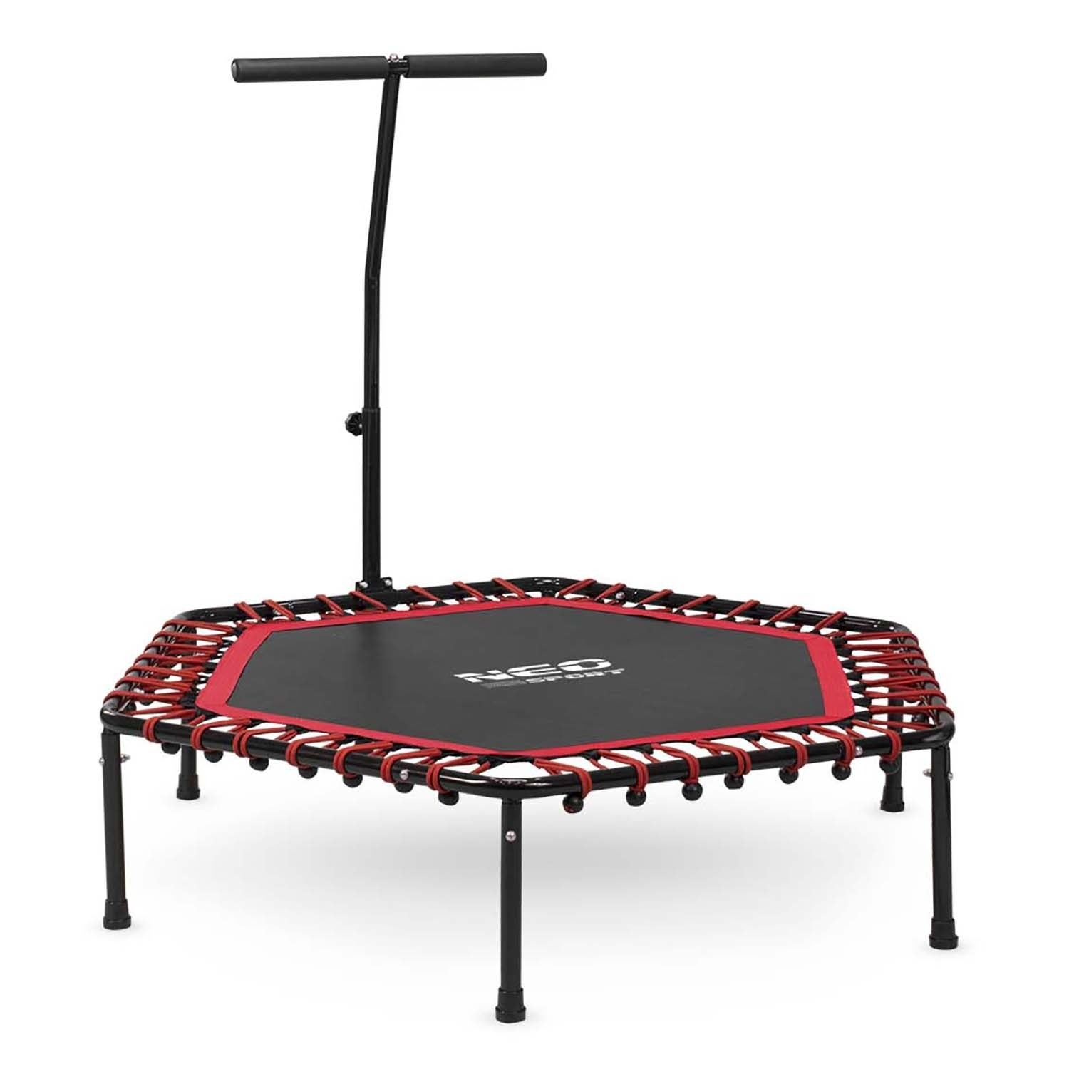 Un pequeño trampolín hexagonal con superficie negra, ribete rojo y un asa negra. El marco es negro y las patas cortas.