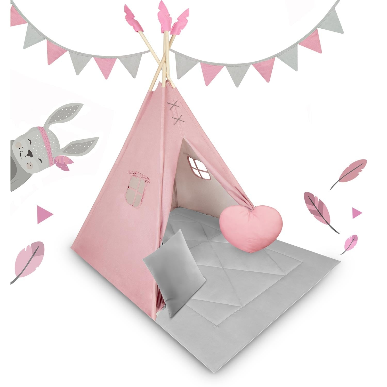 Tienda tipi rosa con almohada en forma de corazón, manta gris y conejo. Decorada con banderas y plumas rosas y grises.