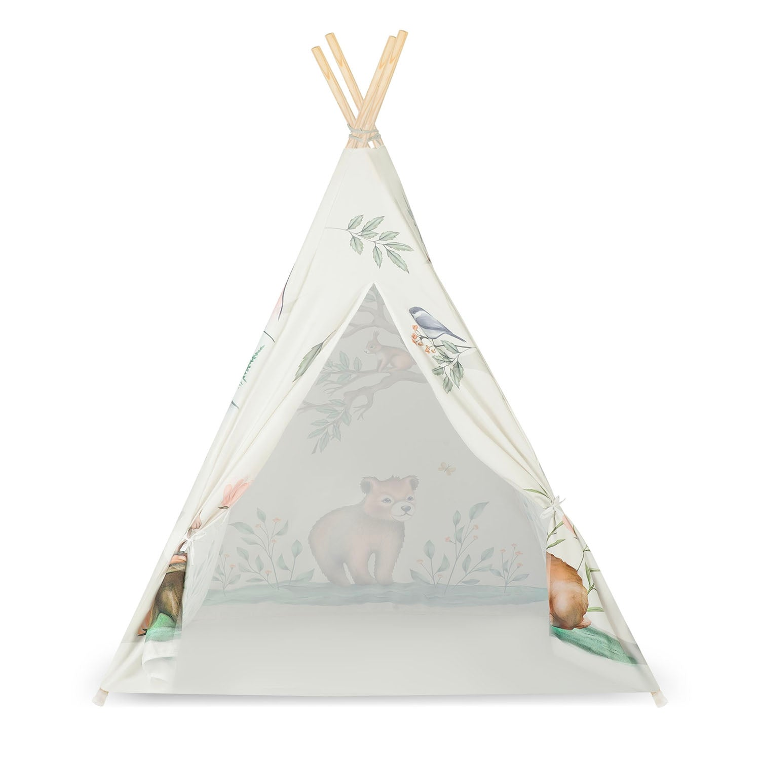 Una tienda de campaña tipi blanca con ilustraciones de animales y postes de madera. Un oso y otros animales están dentro. La tienda está sobre fondo blanco.