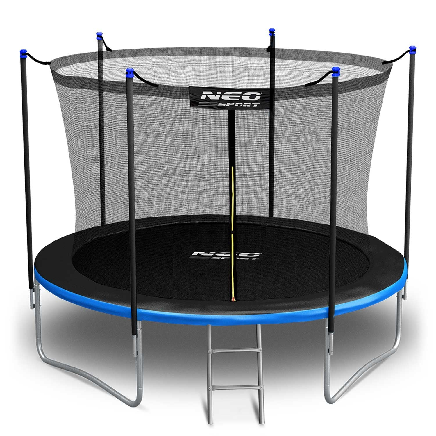 Un trampolín redondo con superficie de salto negra, red de seguridad, borde azul y una pequeña escalera. El marco es plateado.