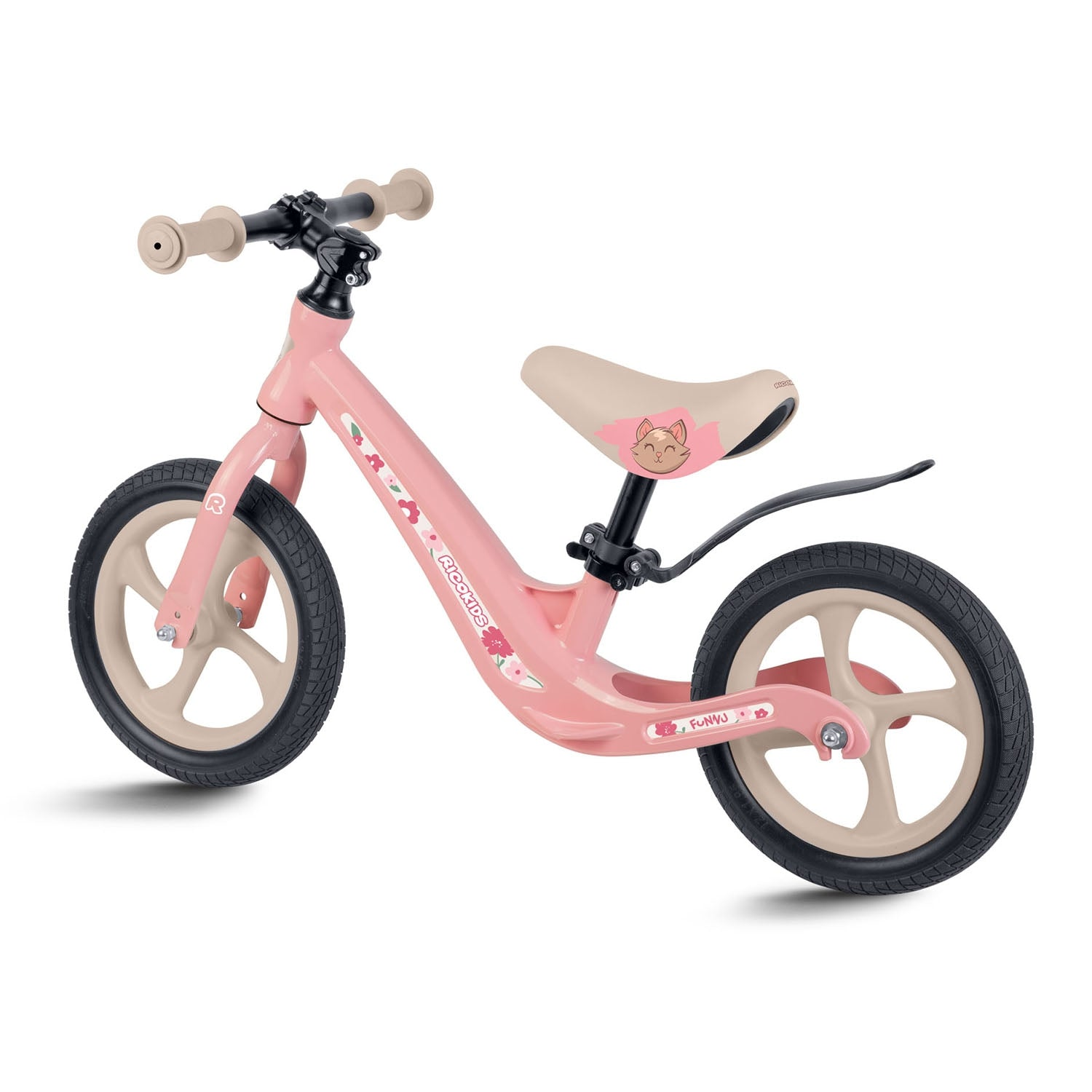 Una bicicleta de equilibrio rosa con ruedas, asiento y empuñaduras beige. Tiene neumáticos negros y un gato en el asiento.