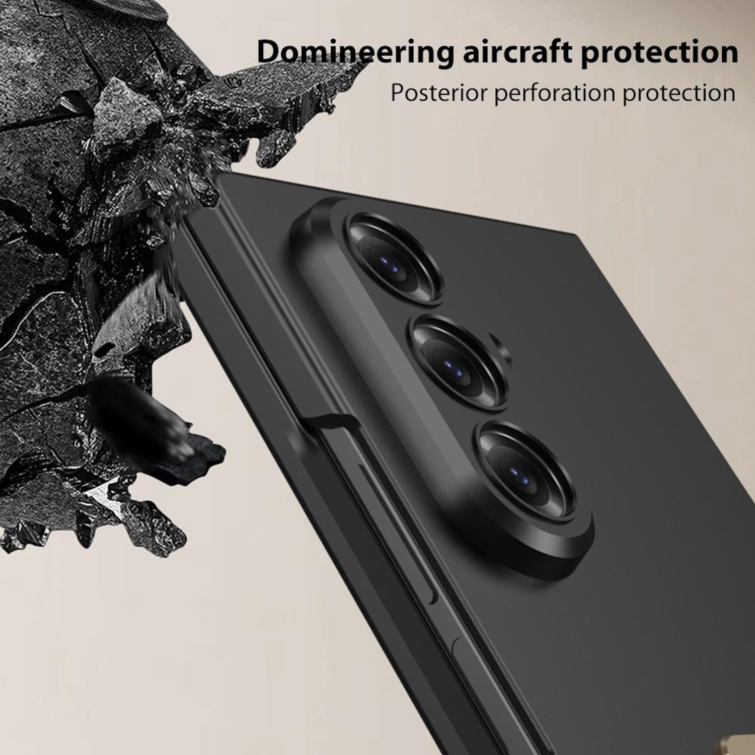 Teléfono negro con tres cámaras, protegido por una funda negra. Una piedra negra desmoronada en primer plano.