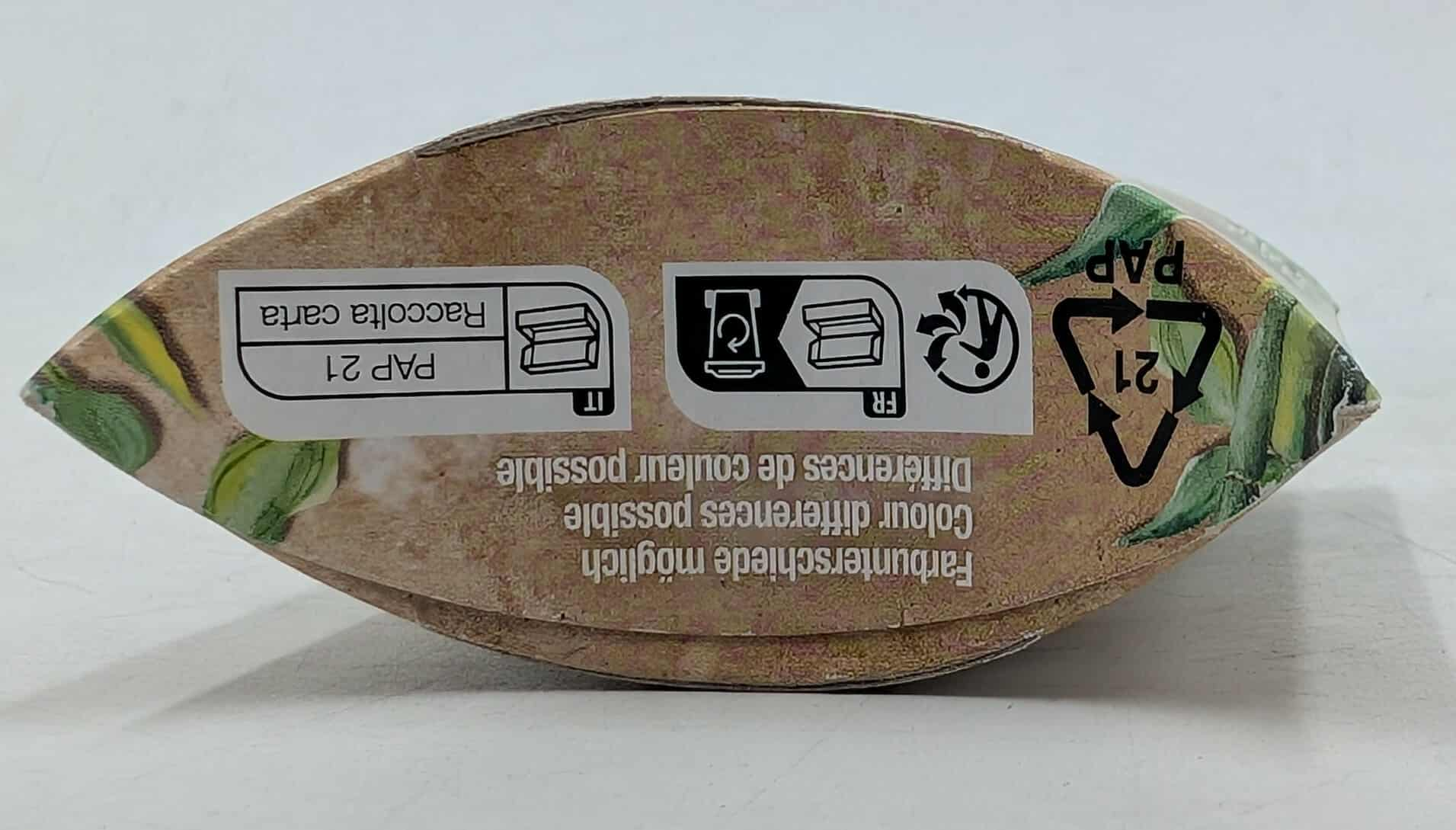 A close-up of a paper package shows recycling symbols, text in multiple languages, including 'PAP 21' and 'Raccolta carta'.