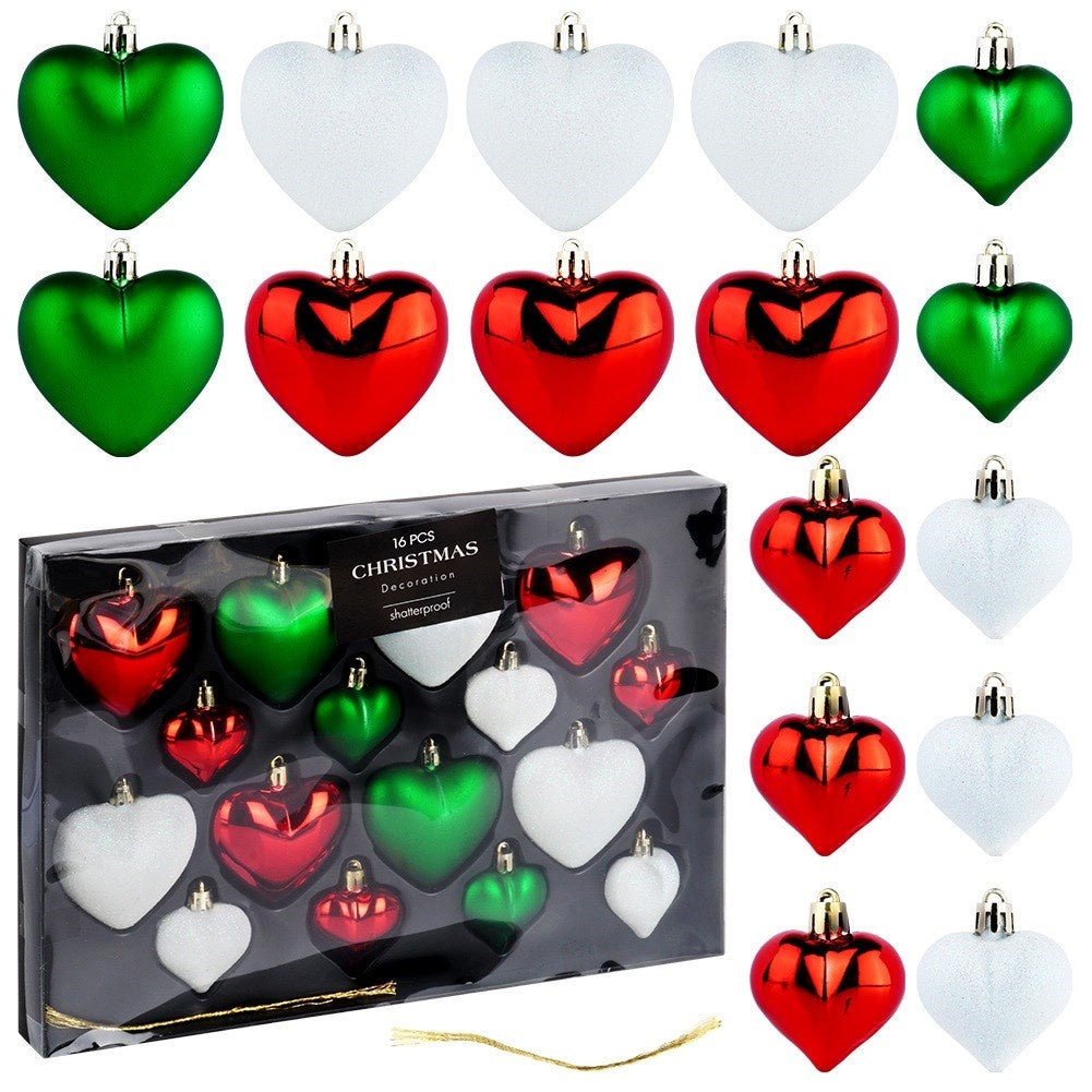 Adornos navideños de corazón en verde, blanco y rojo, algunos brillantes. Se ve un juego de caja. Una cuerda dorada en la base.