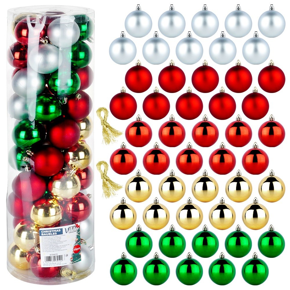 Adornos navideños rojos, dorados, plateados y verdes. Algunos están en un envase de plástico transparente, otros están dispuestos en filas.